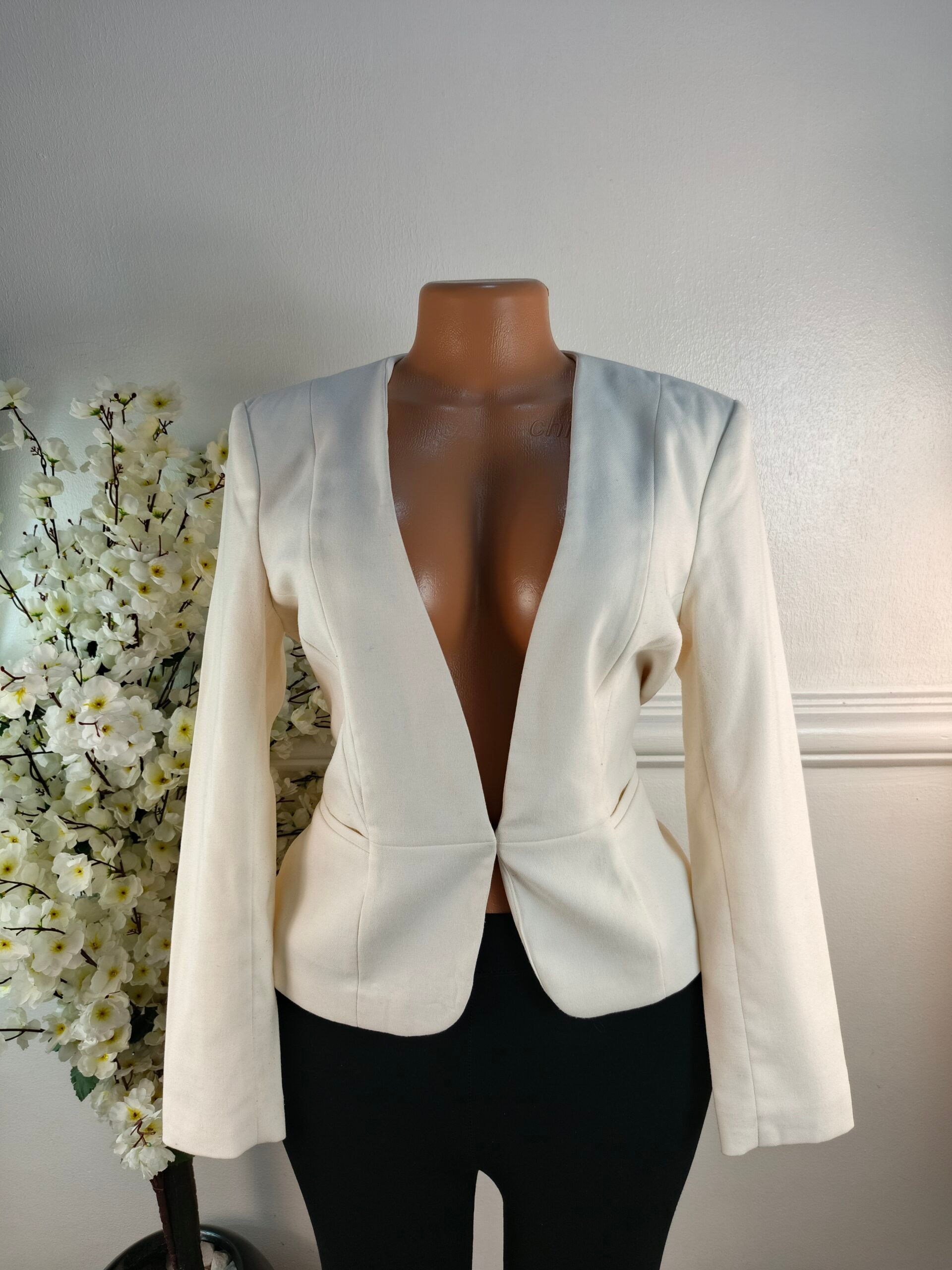 H&amp;M UK SIZE 8 [LENGTH 22 INCHES, WHITE] image 0