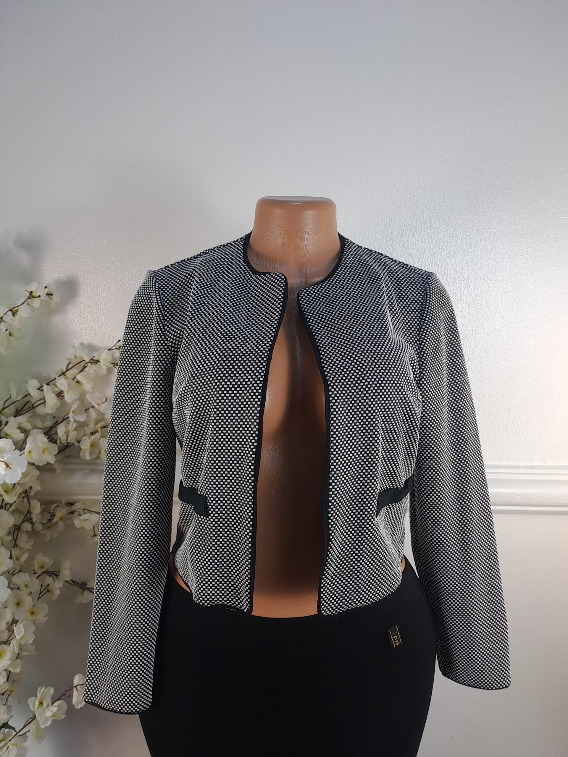 BLAZER UK SIZE 6 [LENGHT 15 INCHES, BLACK] image 0