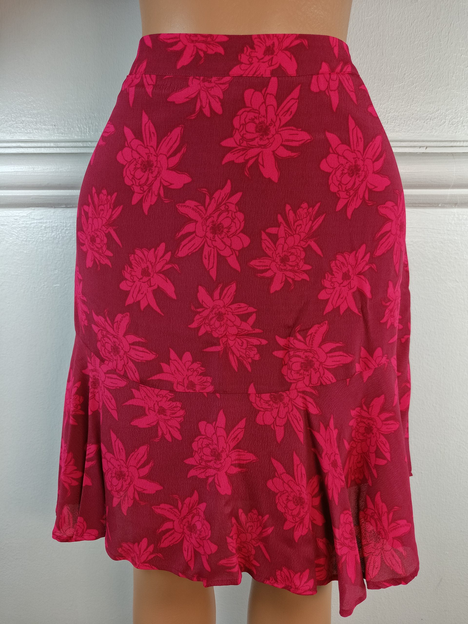 TOMMY HILFIGER UK 14, L-25 INCHES image 0