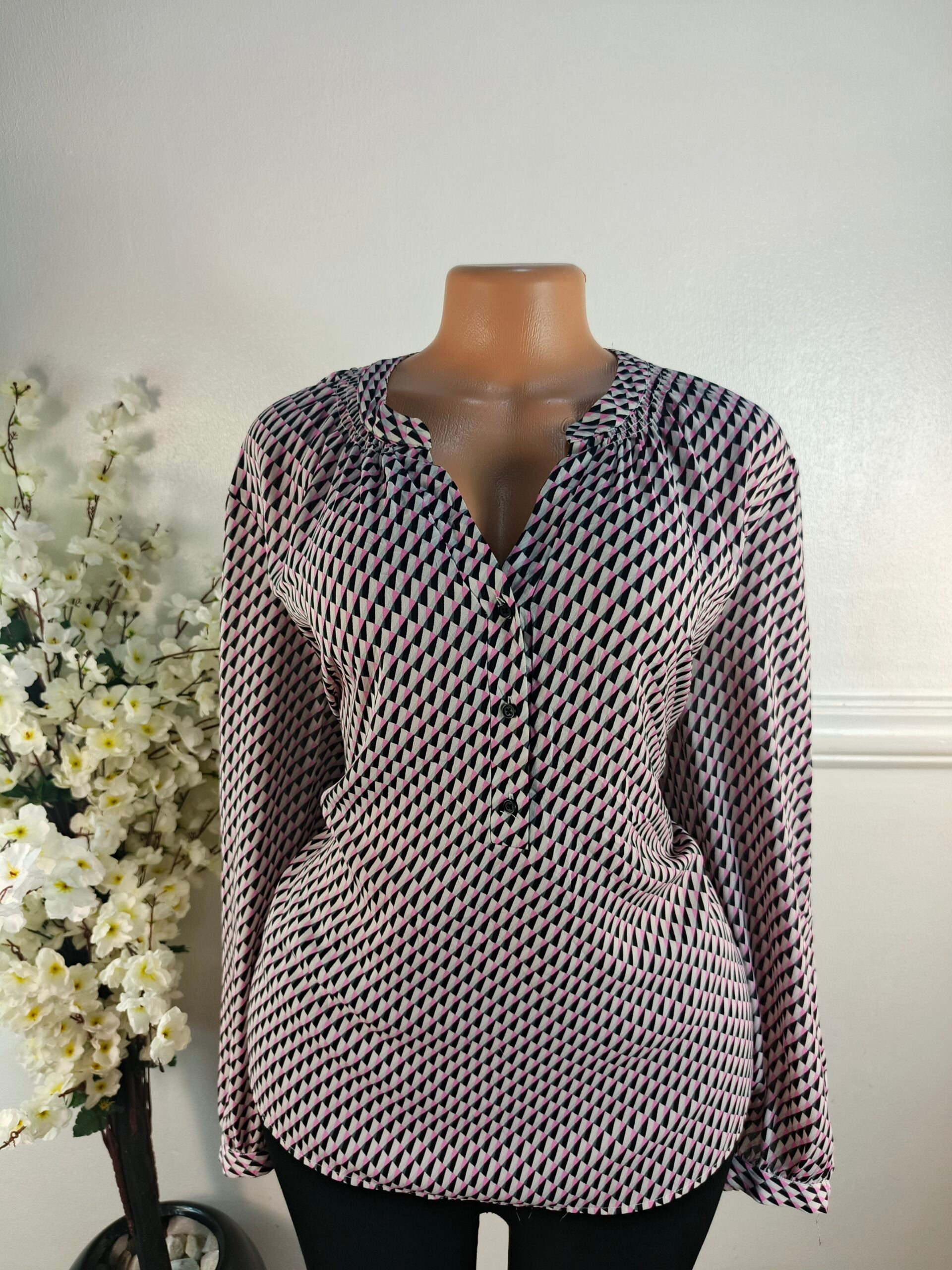 DUNNES UK SIZE 18 image 0
