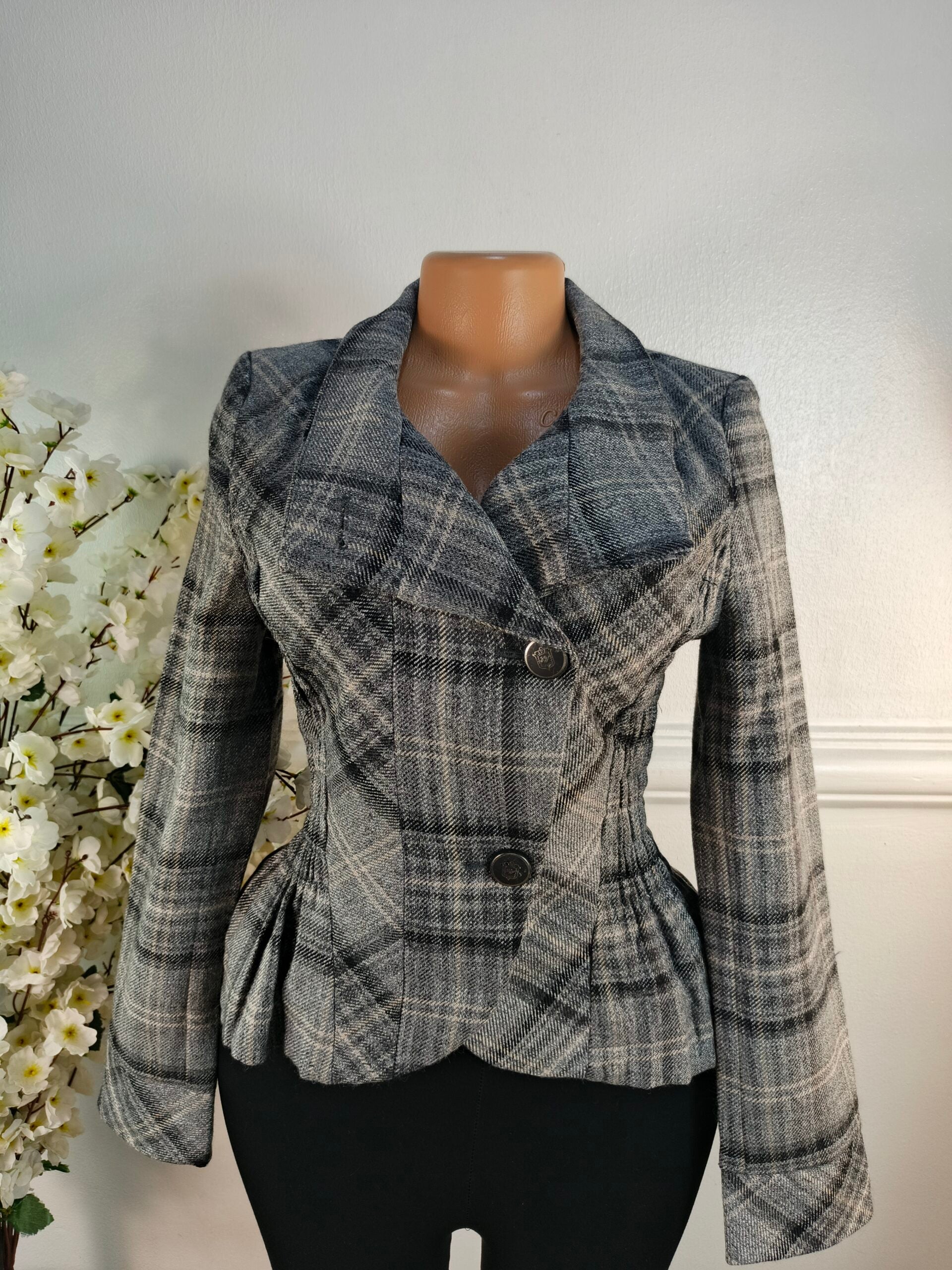 ZARA WOMAN UK SIZE 6 [LENGTH 22 INCHES, CHECKERS] image 0