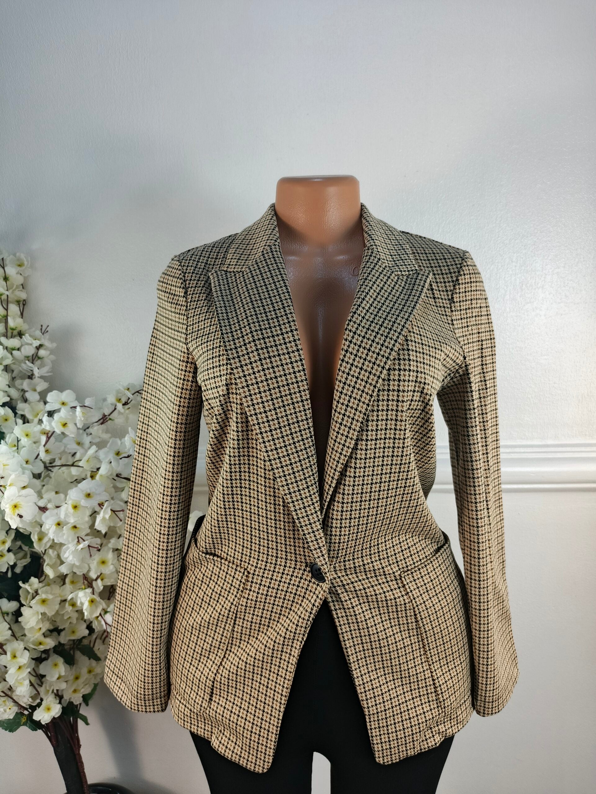 H&amp;M UK SIZE 6 [LENGHT 27 INCHES, TWID] image 0