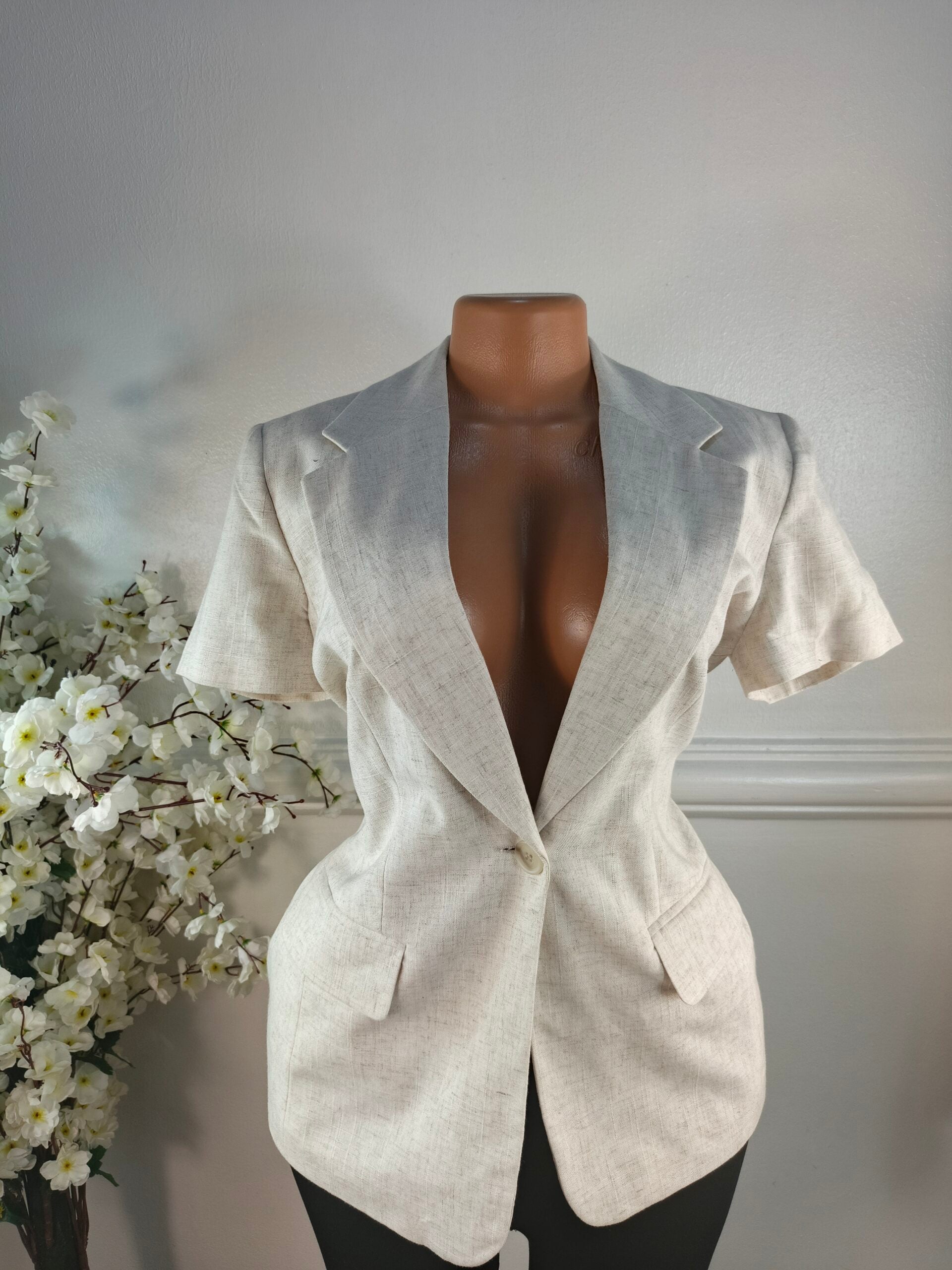 BLAZER UK SIZE 10 [LENGHT 27 INCHES, CREAM] image 0