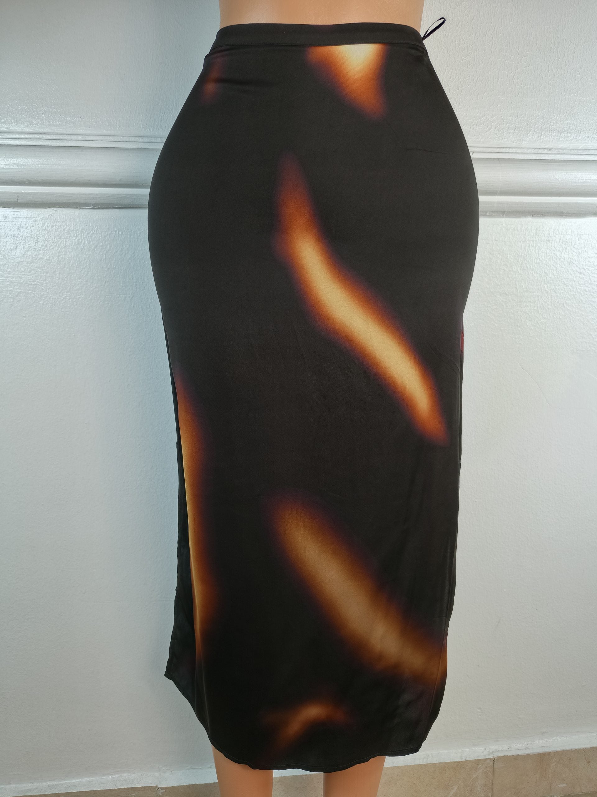 SECOND FEMALE UK 10, L-35 INCHES image 0