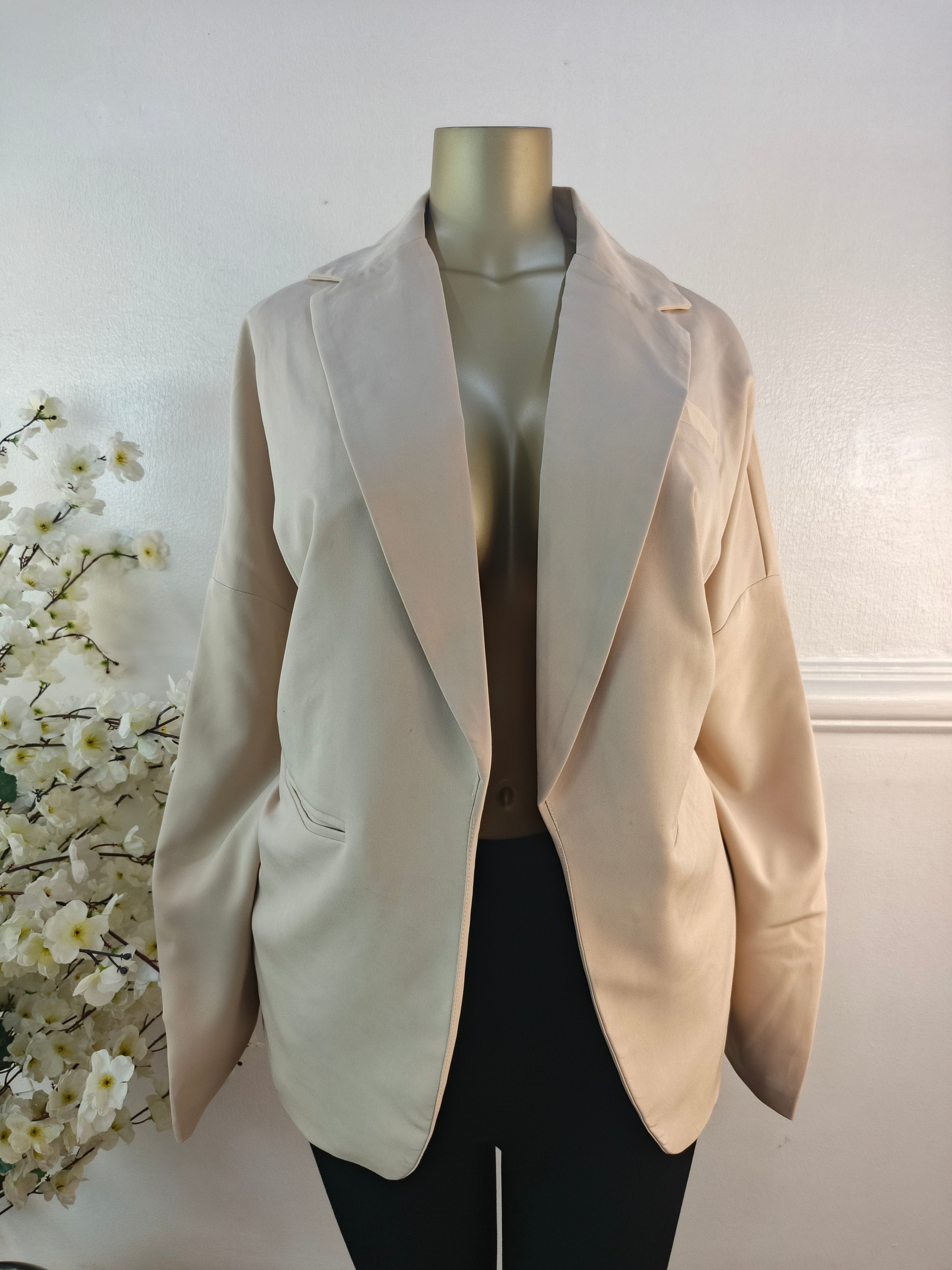 PRETTYLITTLETHING UK SIZE 18 [LENGTH 31 INCHES]