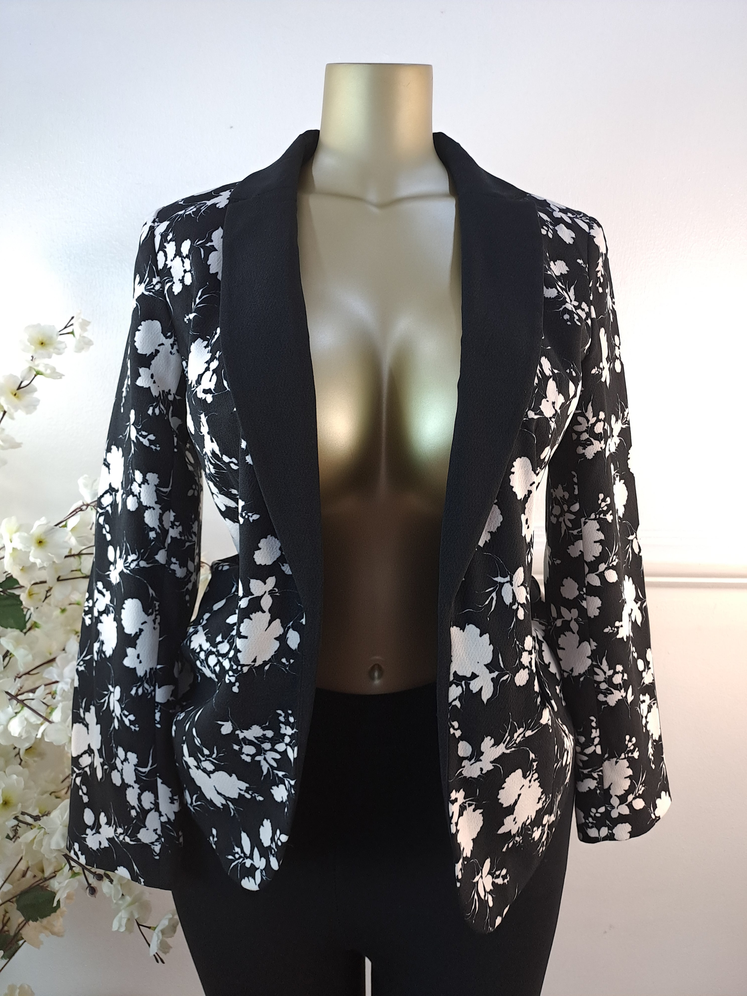 BLAZER UK SIZE 10 [LENGTH 26 INCHES]