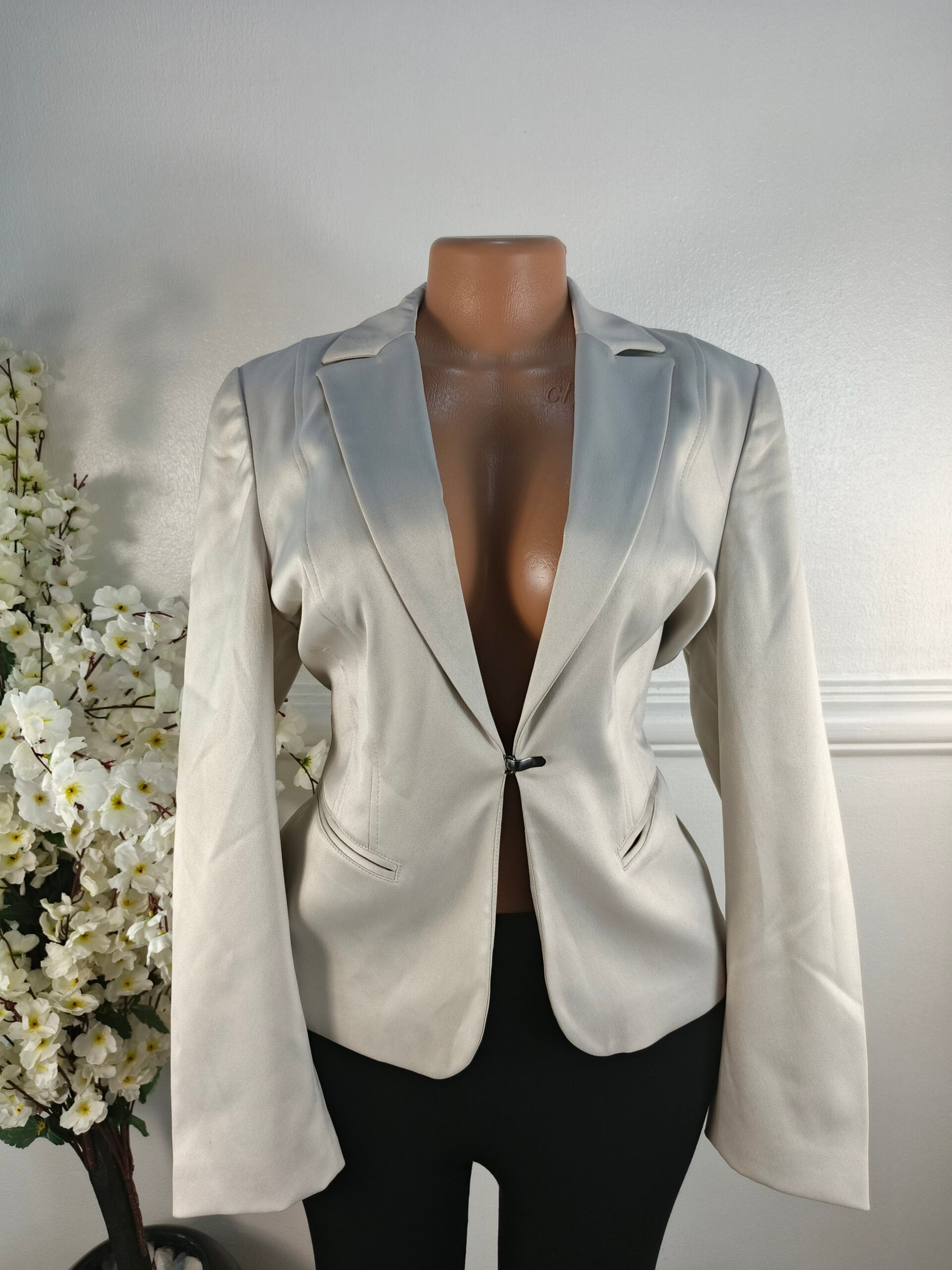 BLAZER UK SIZE 10 [LENGHT 24 INCHES, CREAM] image 0