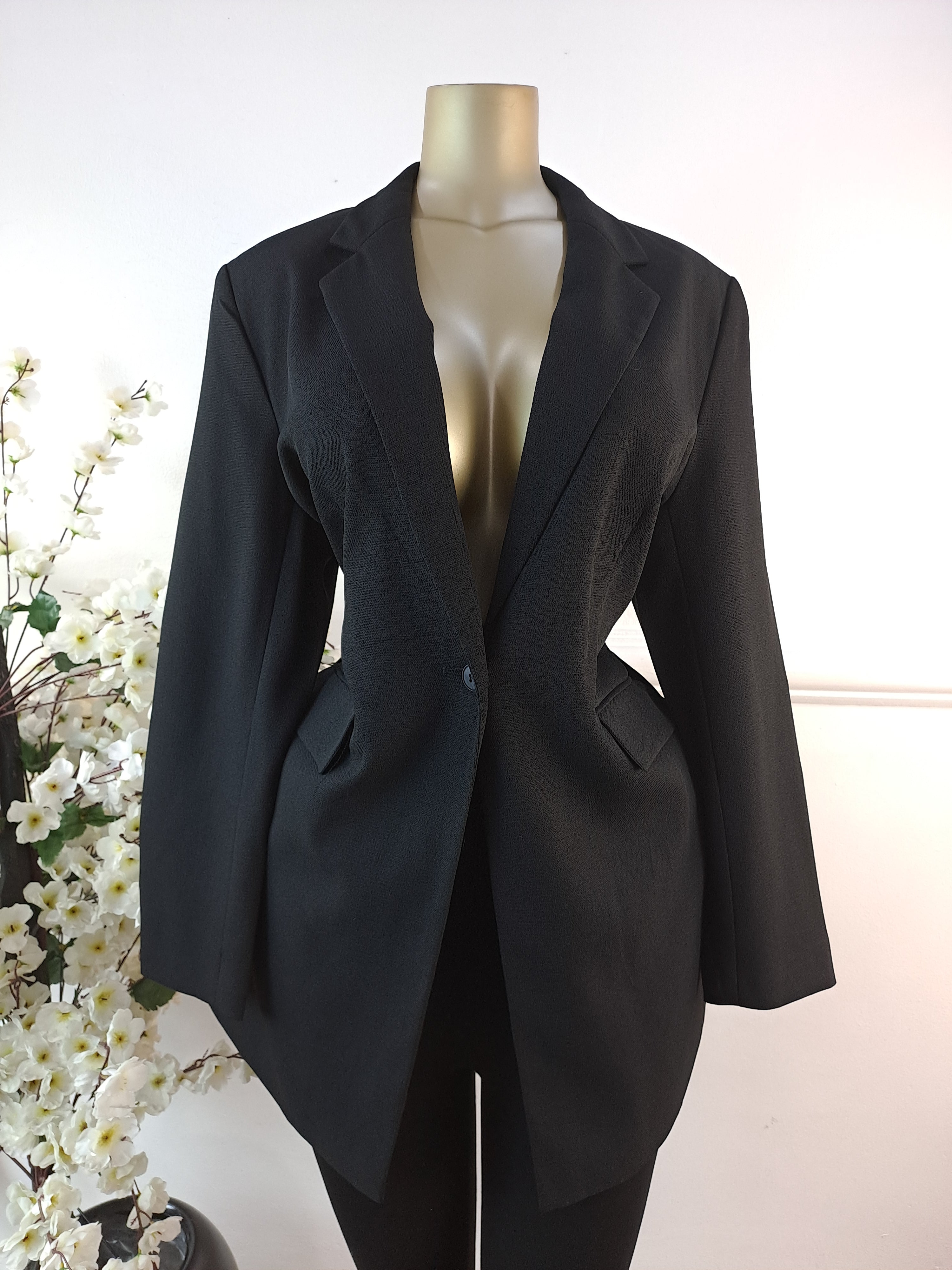 V COLLECTION UK SIZE 14 [LENGTH 31 INCHES]