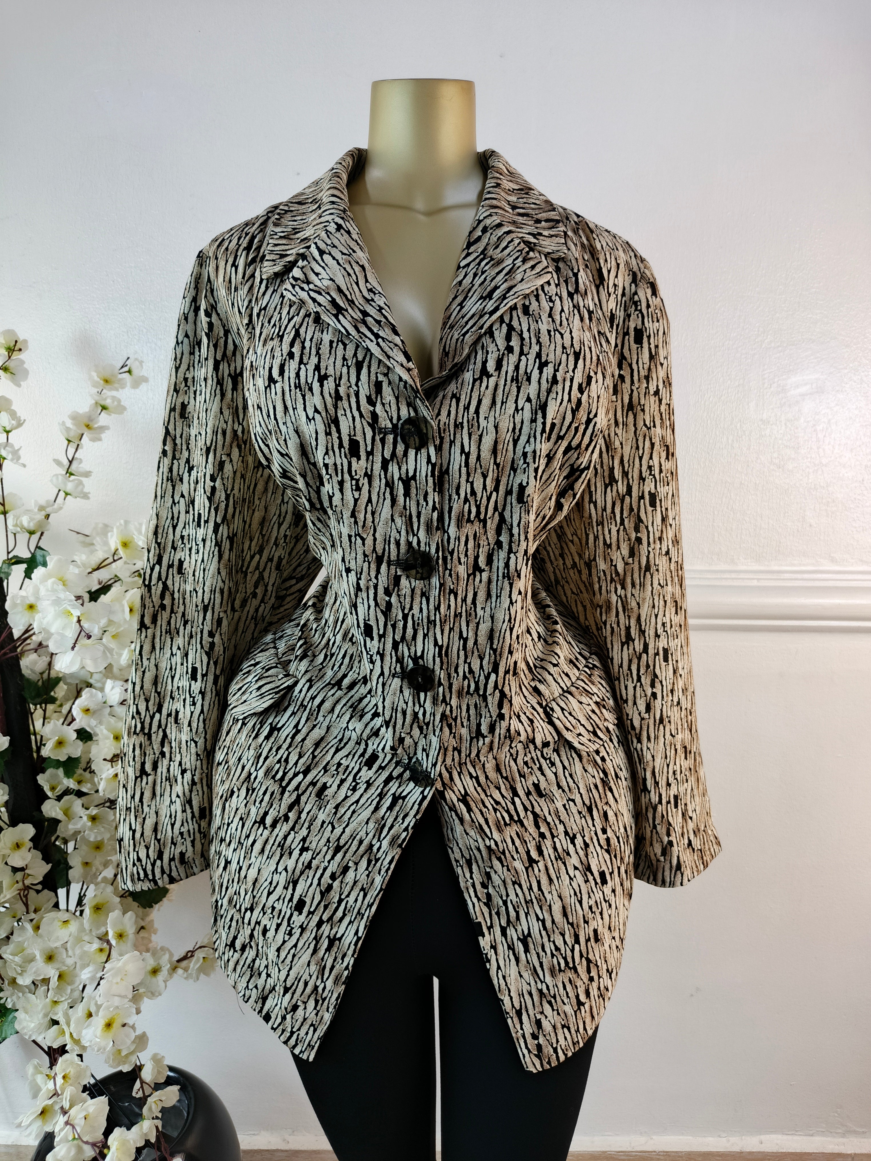 BLAZER UK SIZE 24 [LENGTH 34 INCHES]