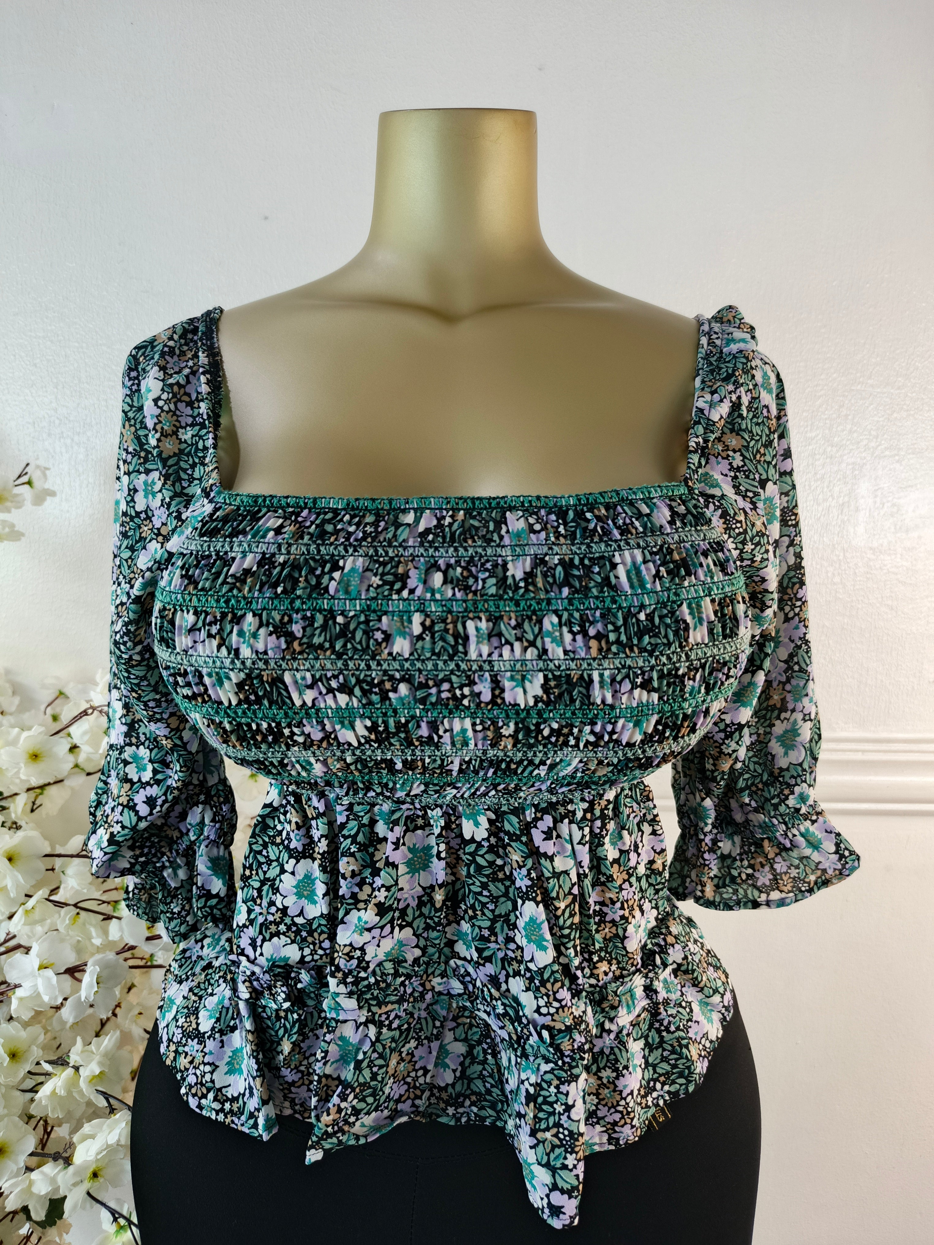 AMERICAN EAGLE UK SIZE 6