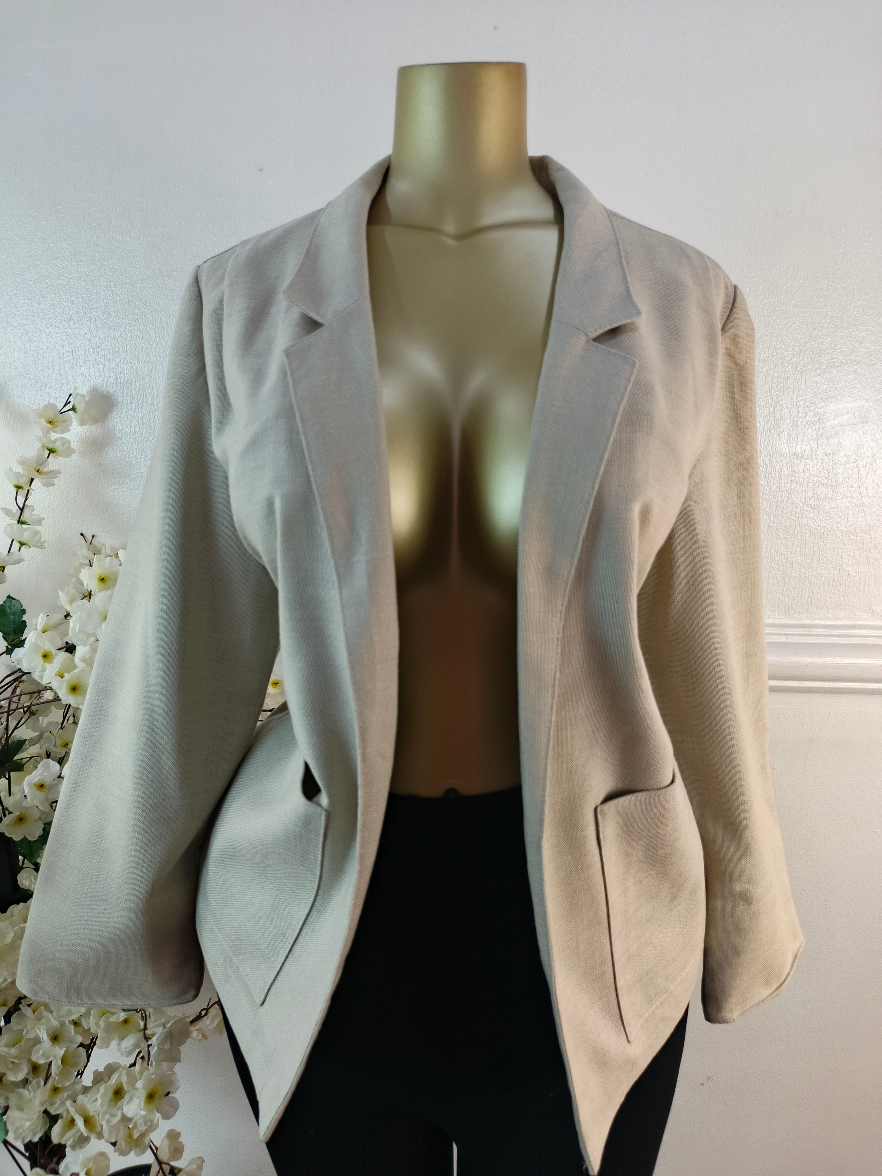 MISS SMITH UK SIZE 18 [LENGTH 28 INCHES]