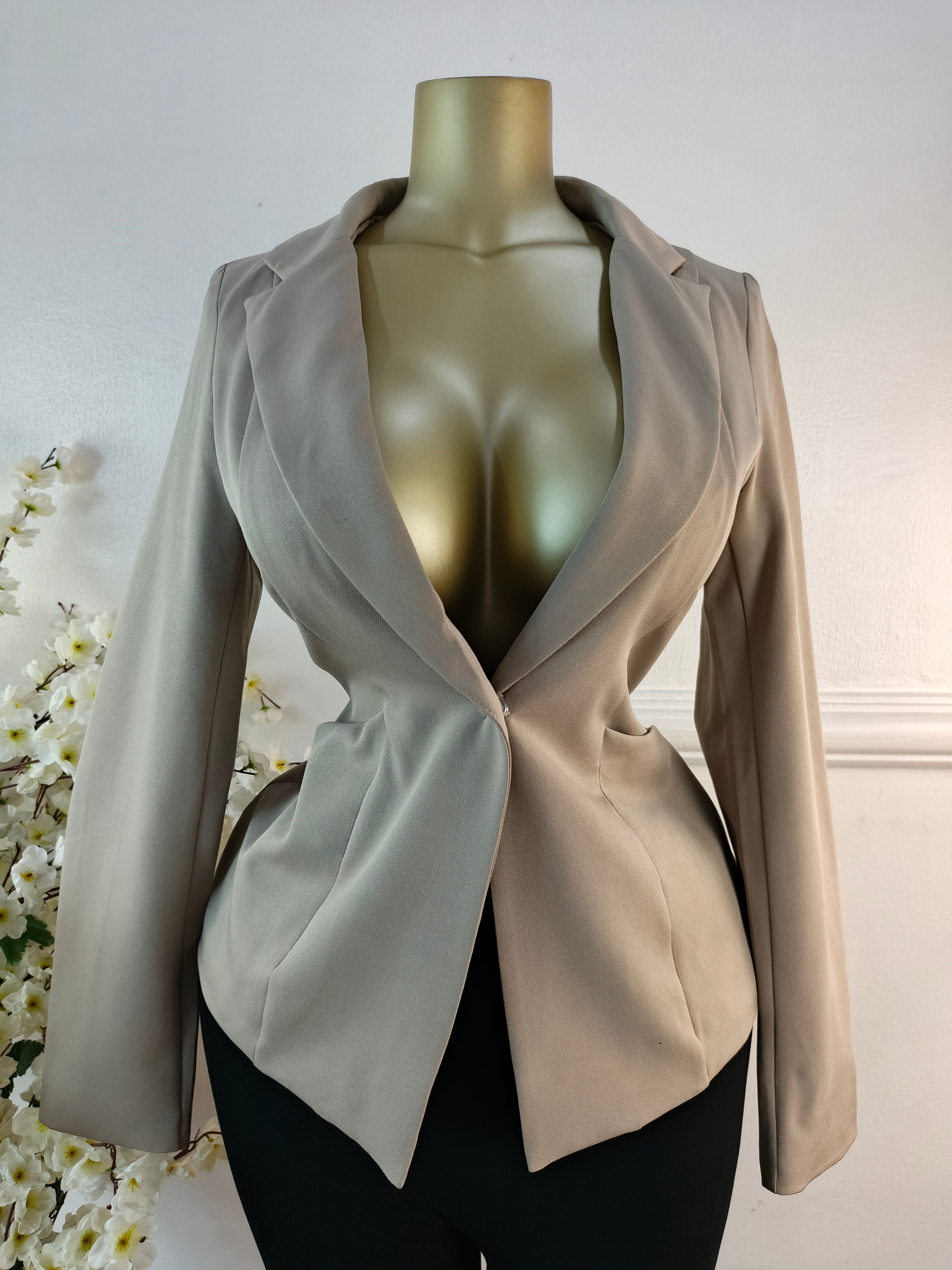 PRETTYLITTLETHING UK SIZE 8 [LENGTH 26 INCHES]