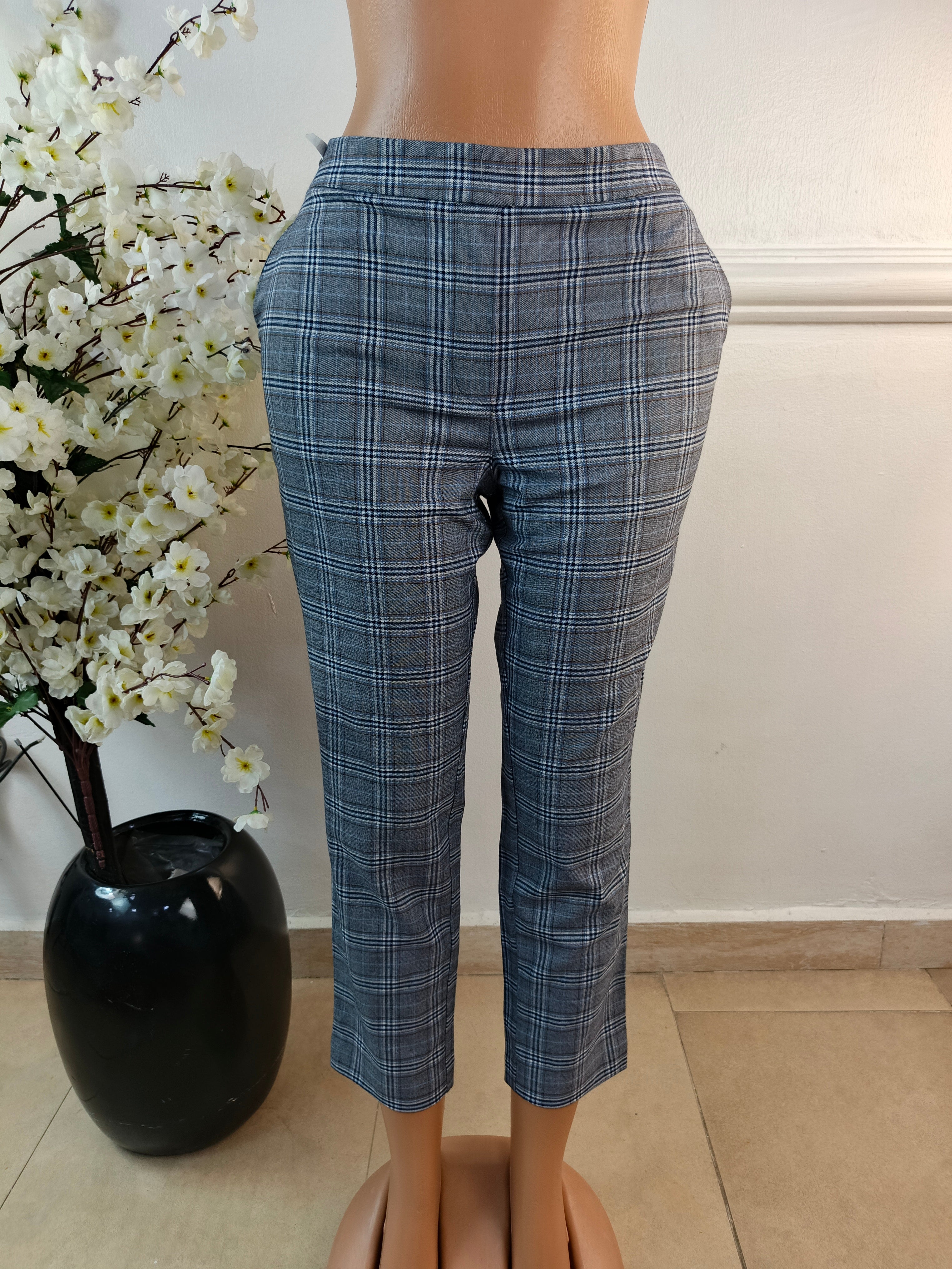 ONE UK SIZE 12 [LENGTH 37 INCHES]