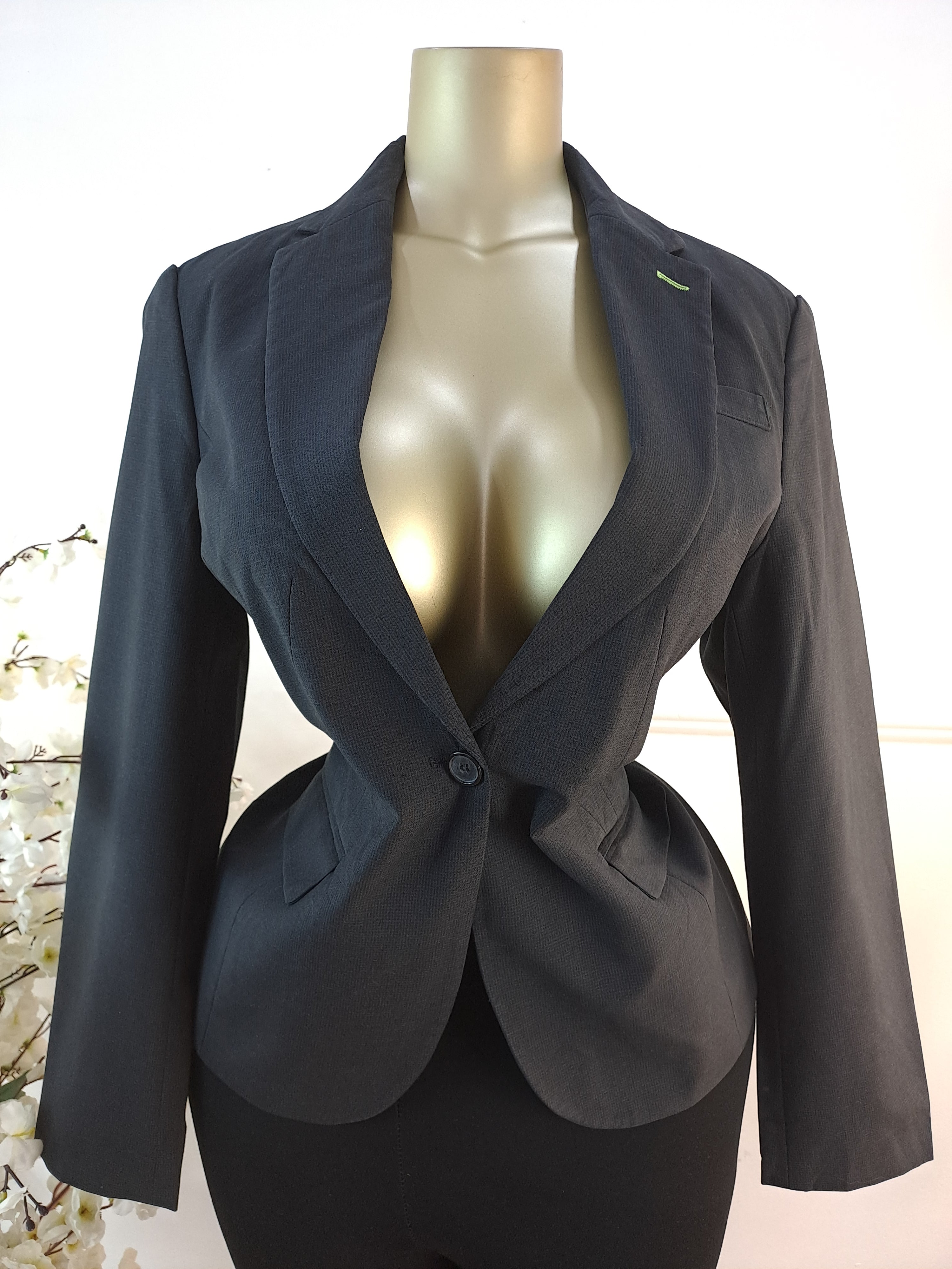 DIMENSIONS UK SIZE 14 [LENGTH 27 INCHES]