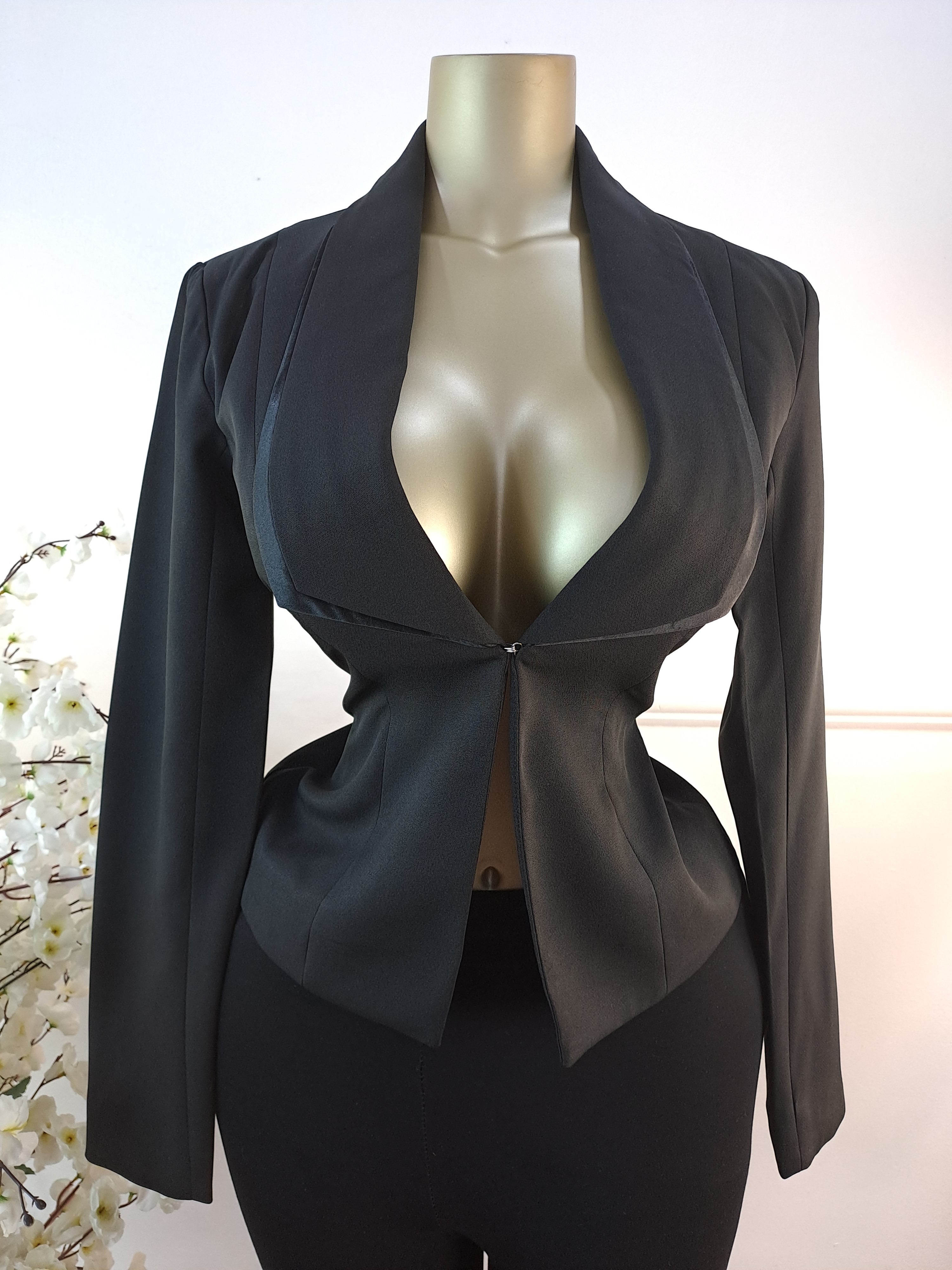 PRETTYLITTLETHING UK SIZE 6 [LENGTH 24 INCHES]