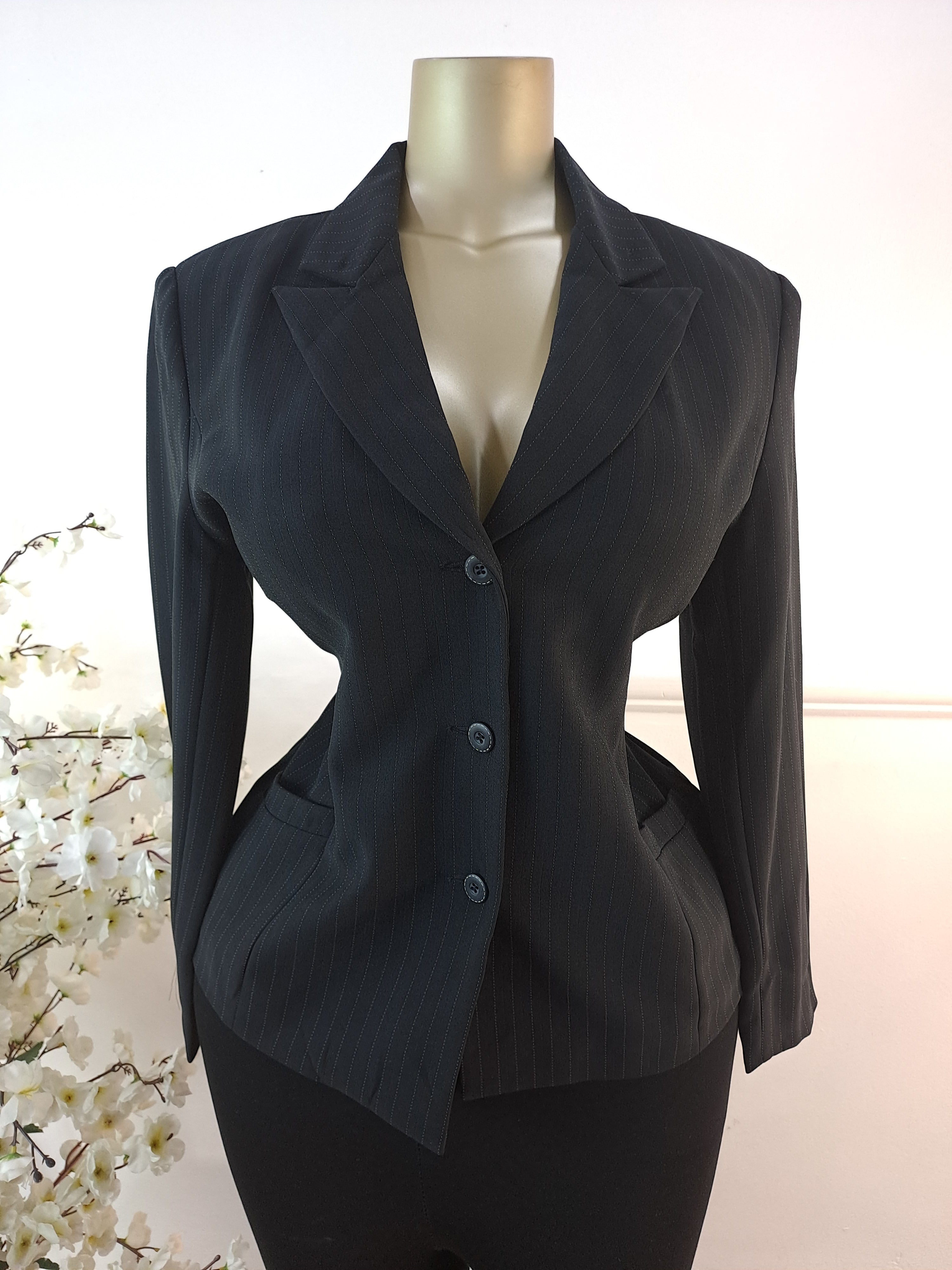 ANNE BROOKS UK SIZE 14 [LENGTH 26 INCHES]