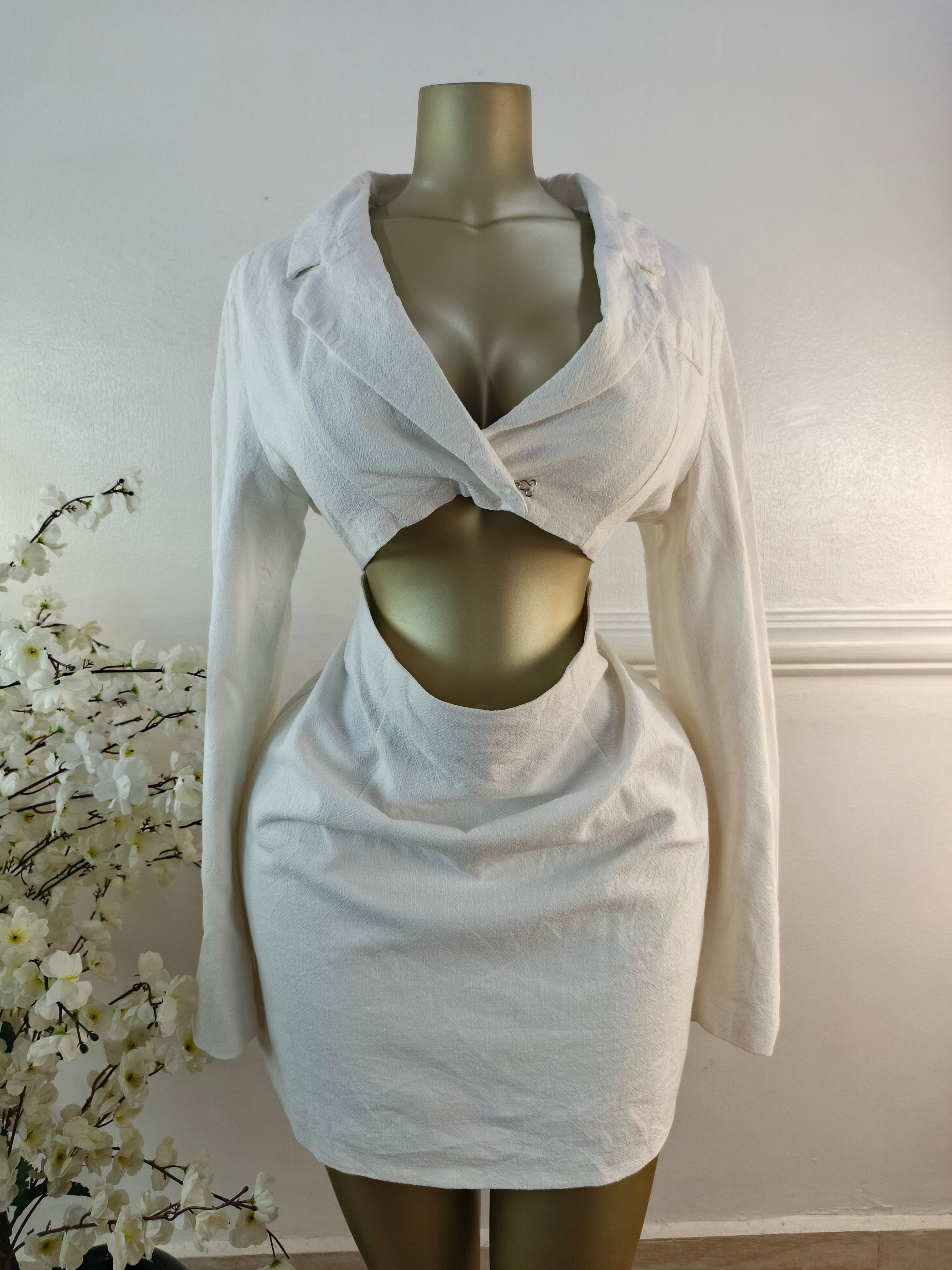 PRETTYLITTLETHING UK SIZE 14 [LENGTH 35 INCHES]