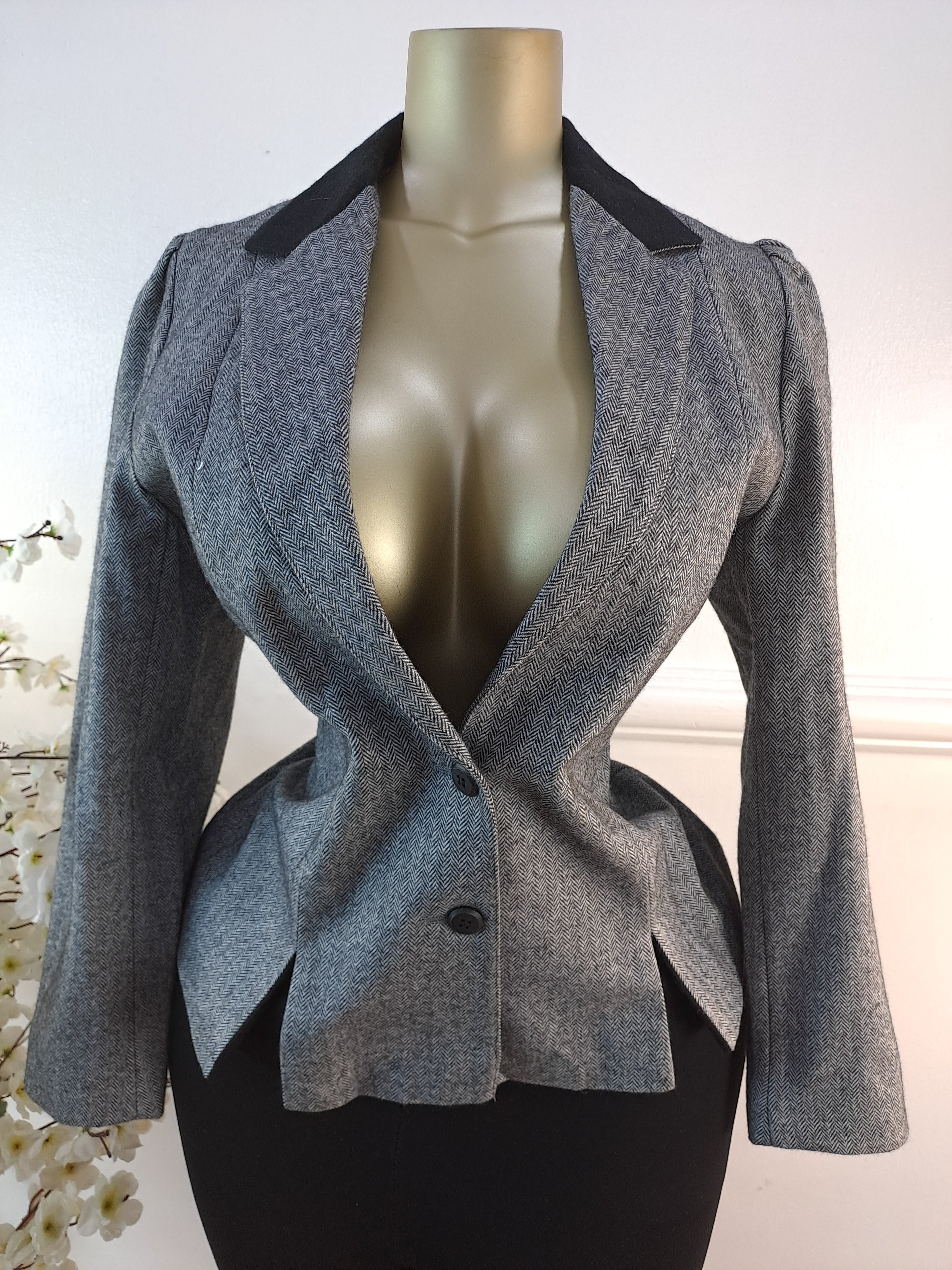 BLAZER UK SIZE 12 [LENGTH 26 INCHES]