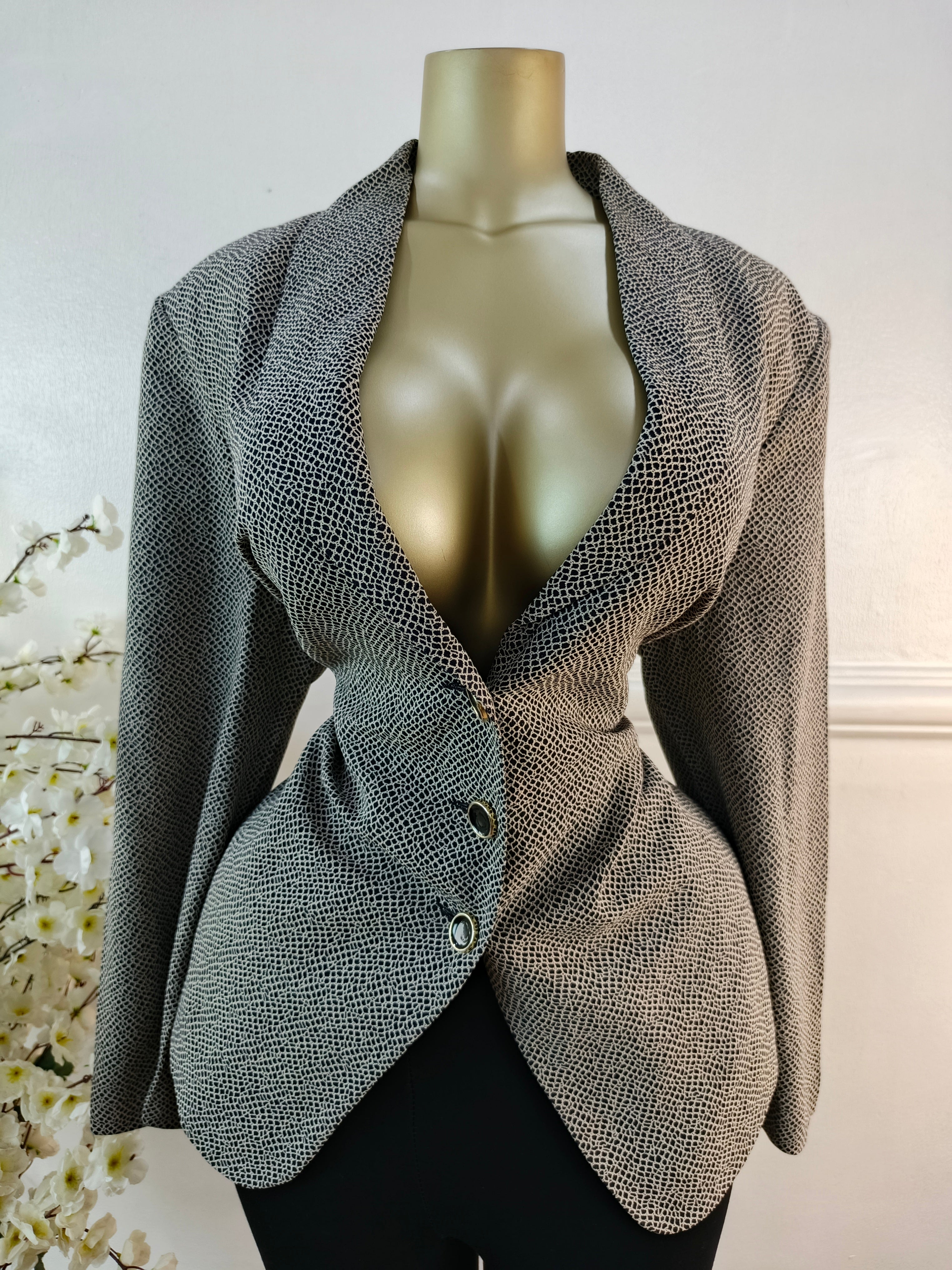 BLAZER UK SIZE 20 [LENGTH 32 INCHES]
