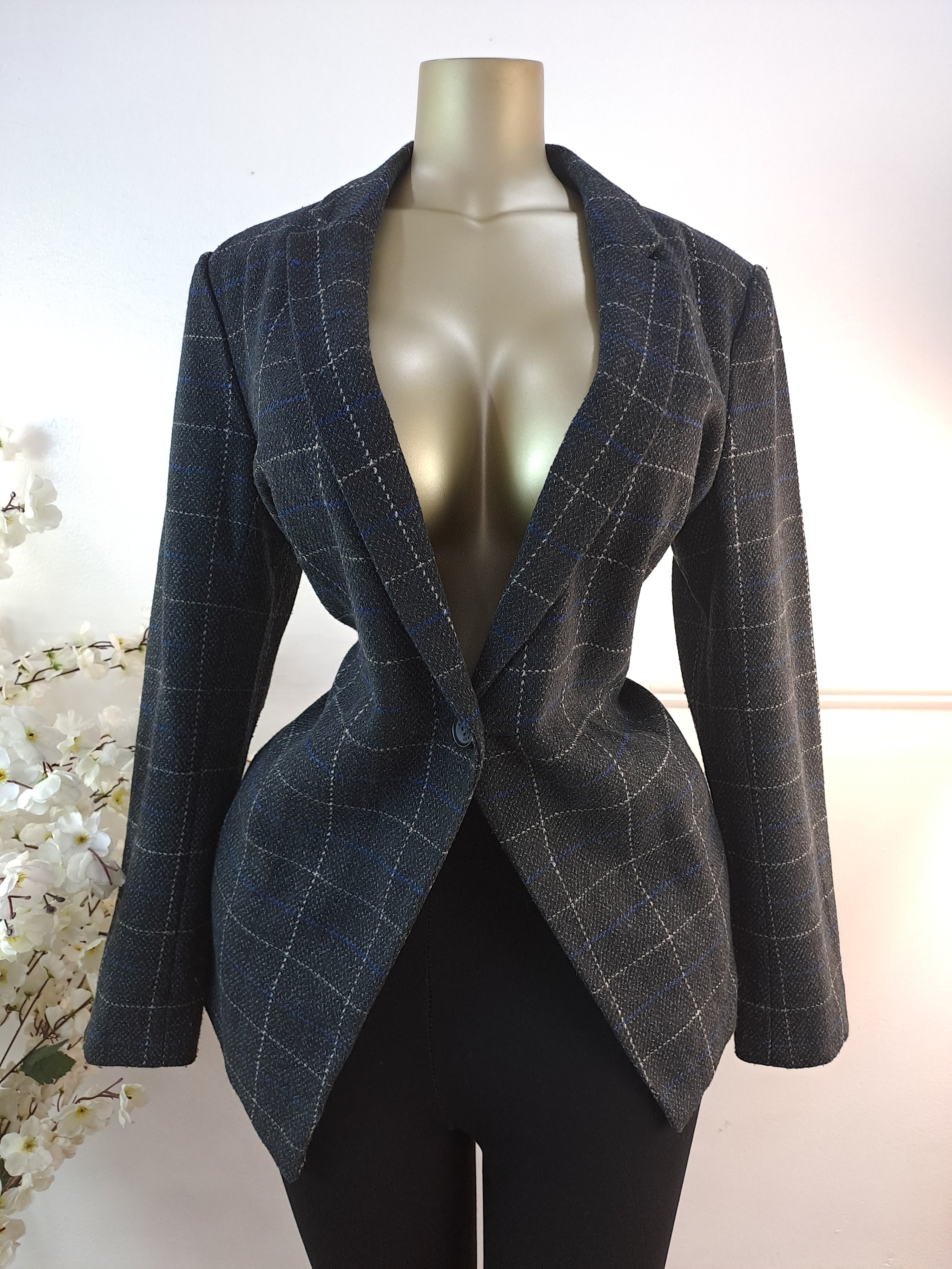 DKNY UK SIZE 14 [LENGTH 32 INCHES]