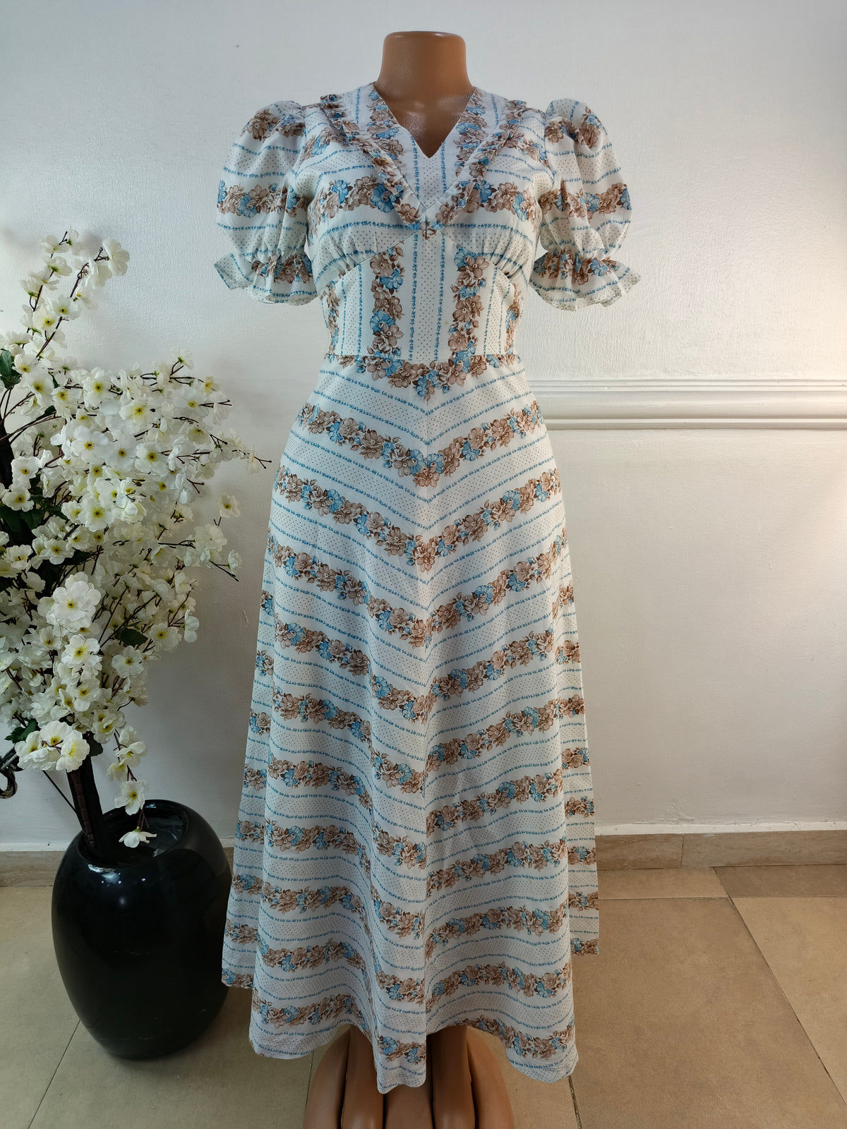 DRESS UK SIZE 6 [LENGTH 55 INCHES]