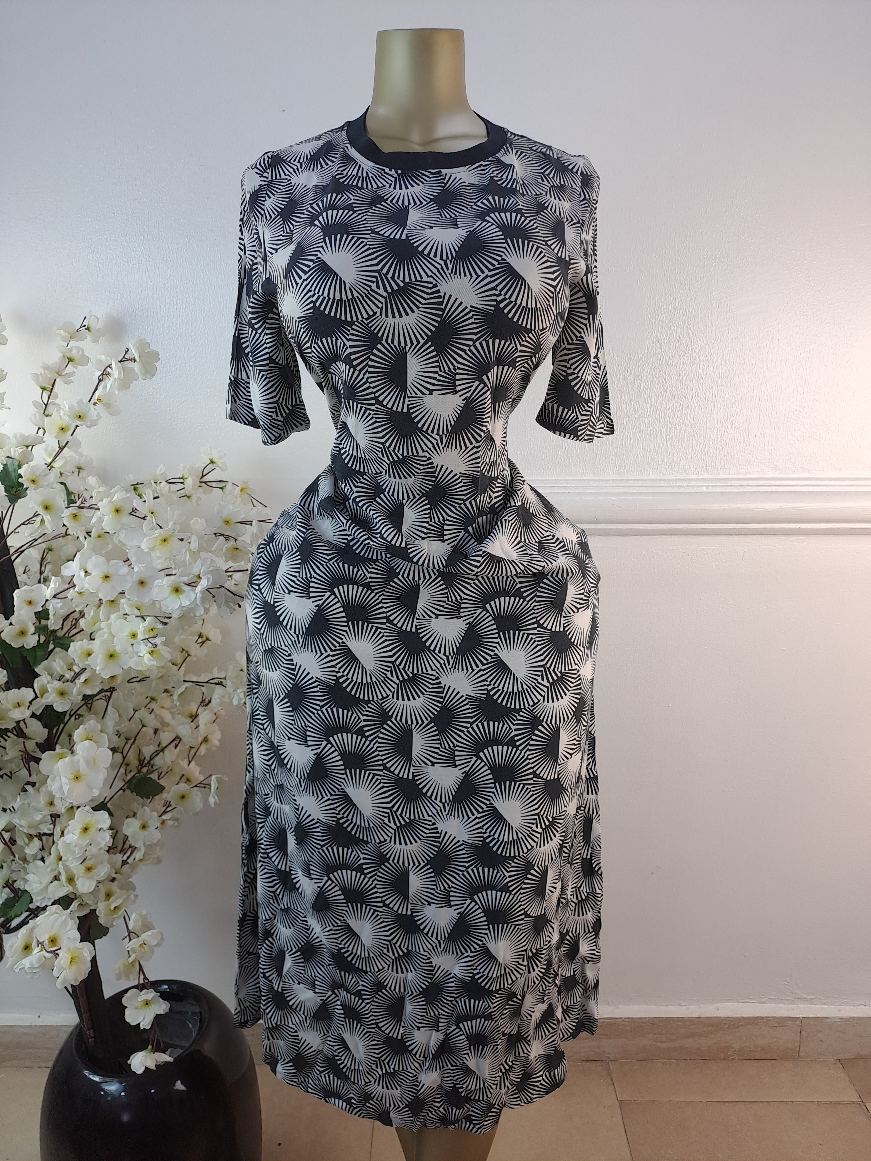 AUTOGRAPH UK SIZE 8 [LENGTH 50 INCHES]