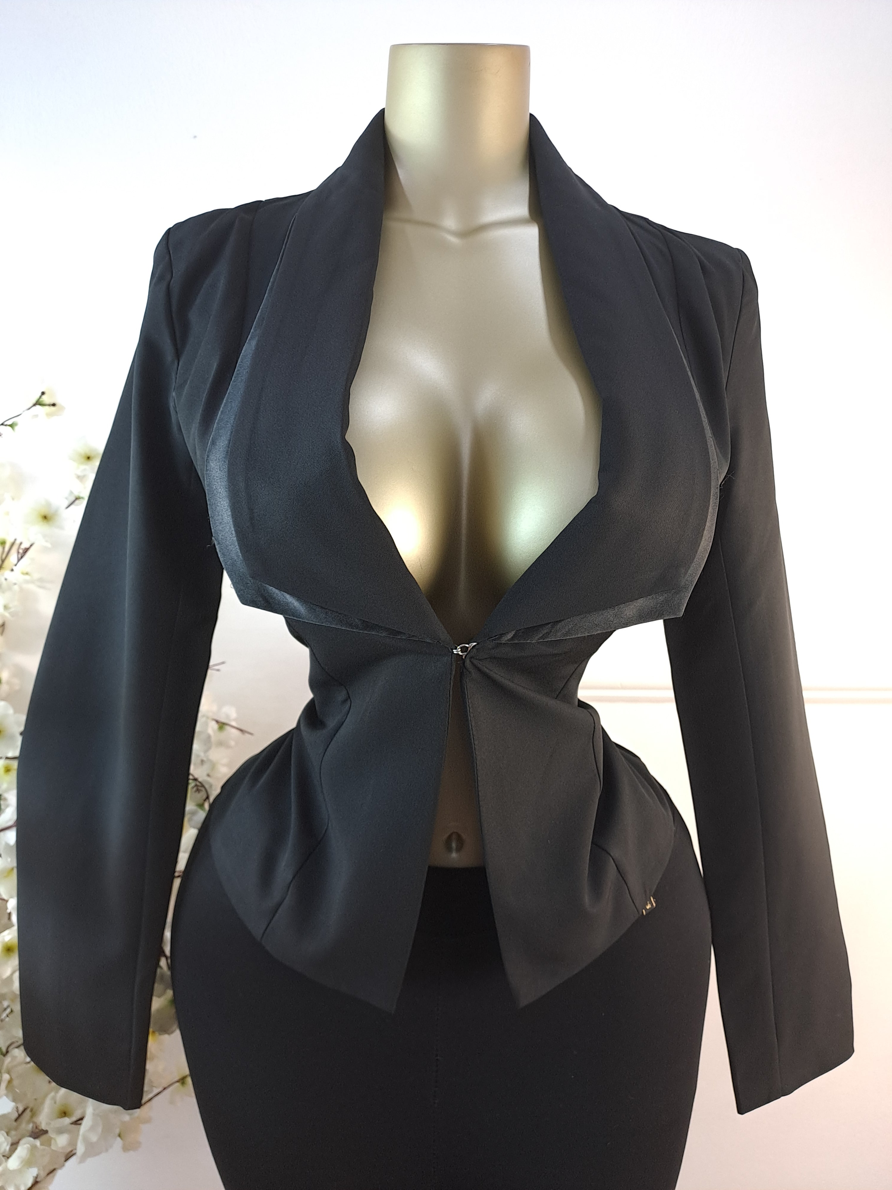 PRETTYLITTLETHING UK SIZE 8 [LENGTH 24 INCHES]