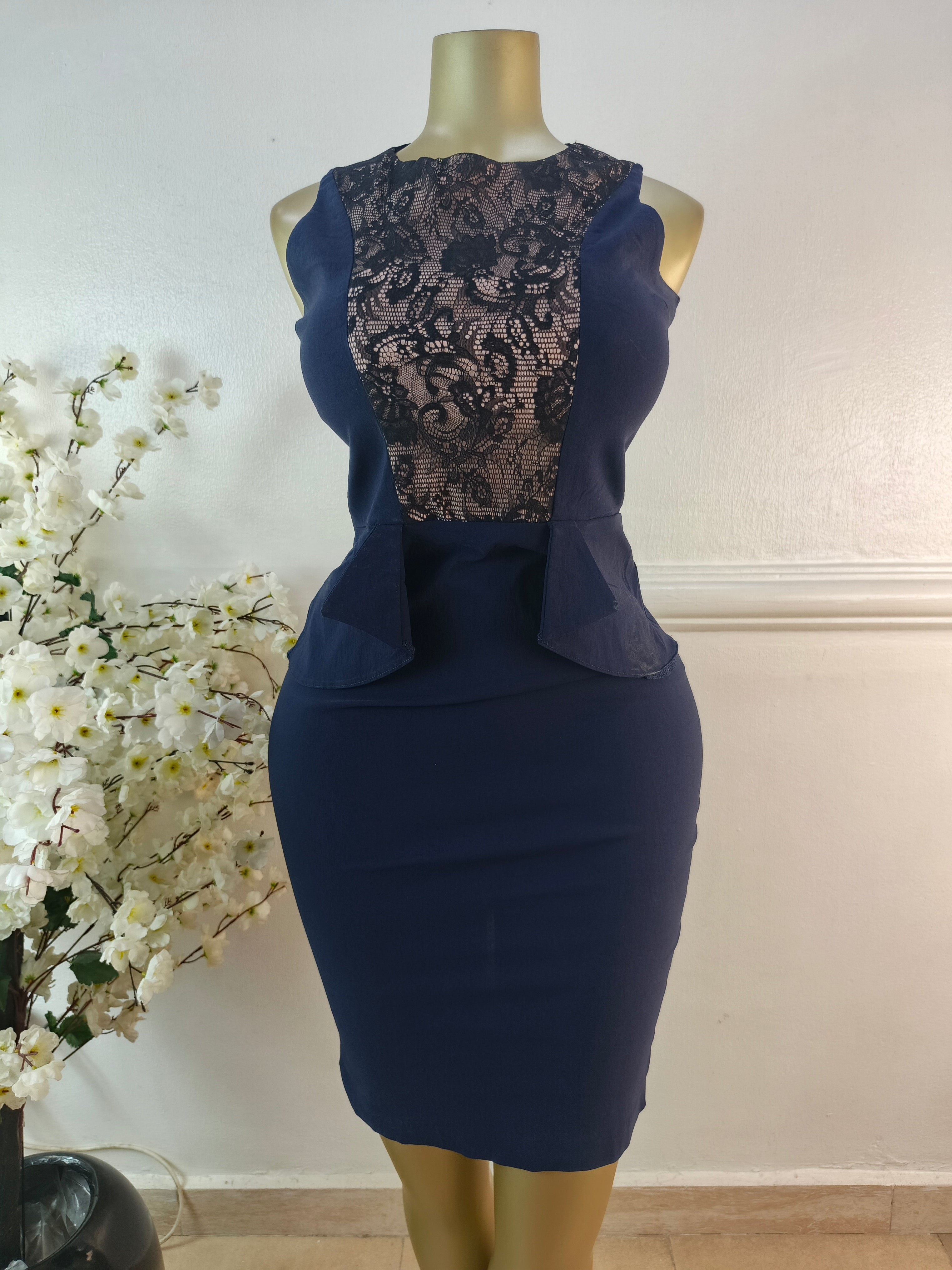 THE PRETTY DRESS UK SIZE 8 [LENGTH 41 INCHES]