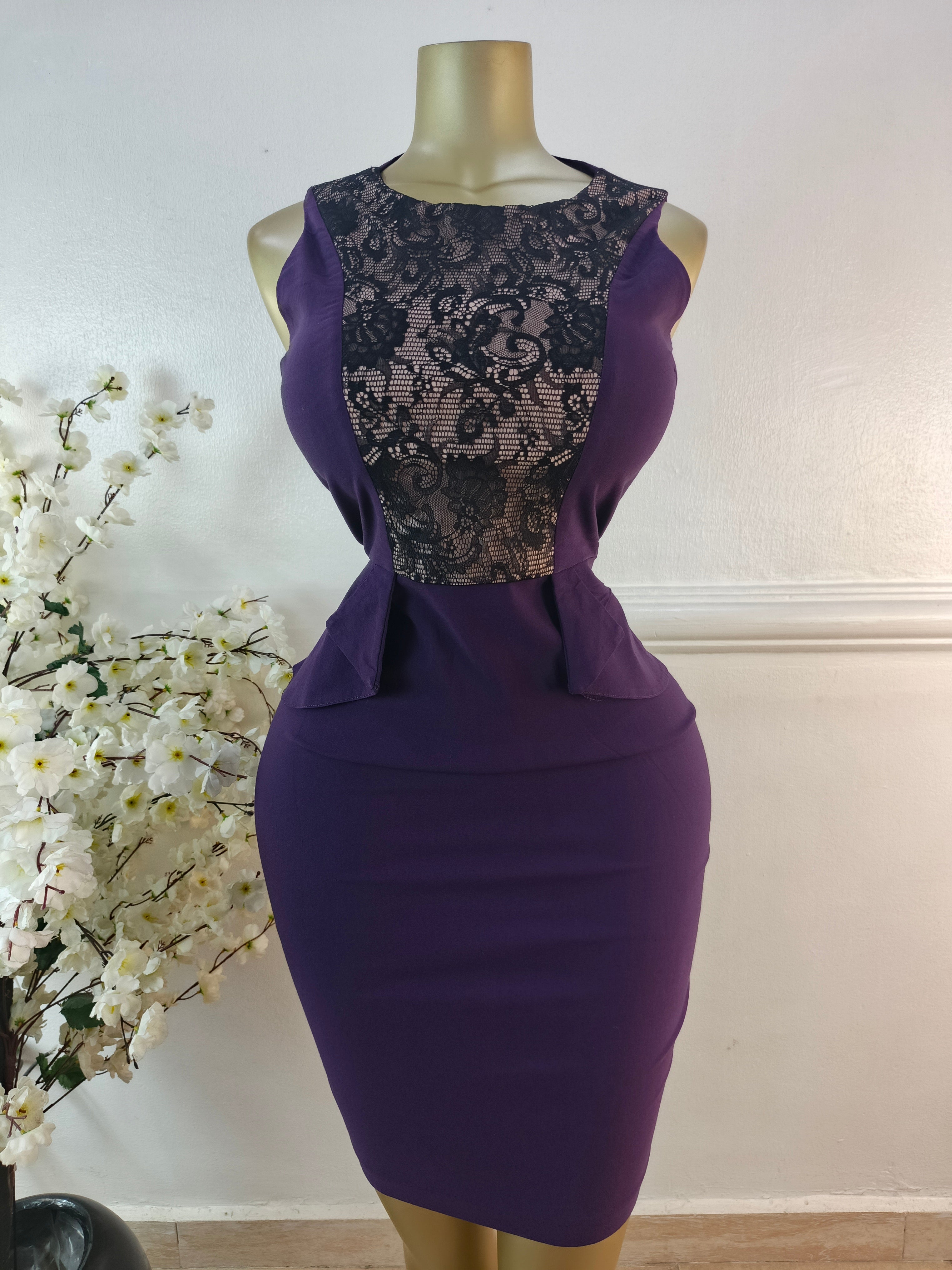 THE PRETTY DRESS UK SIZE 10 [LENGTH 40 INCHES]