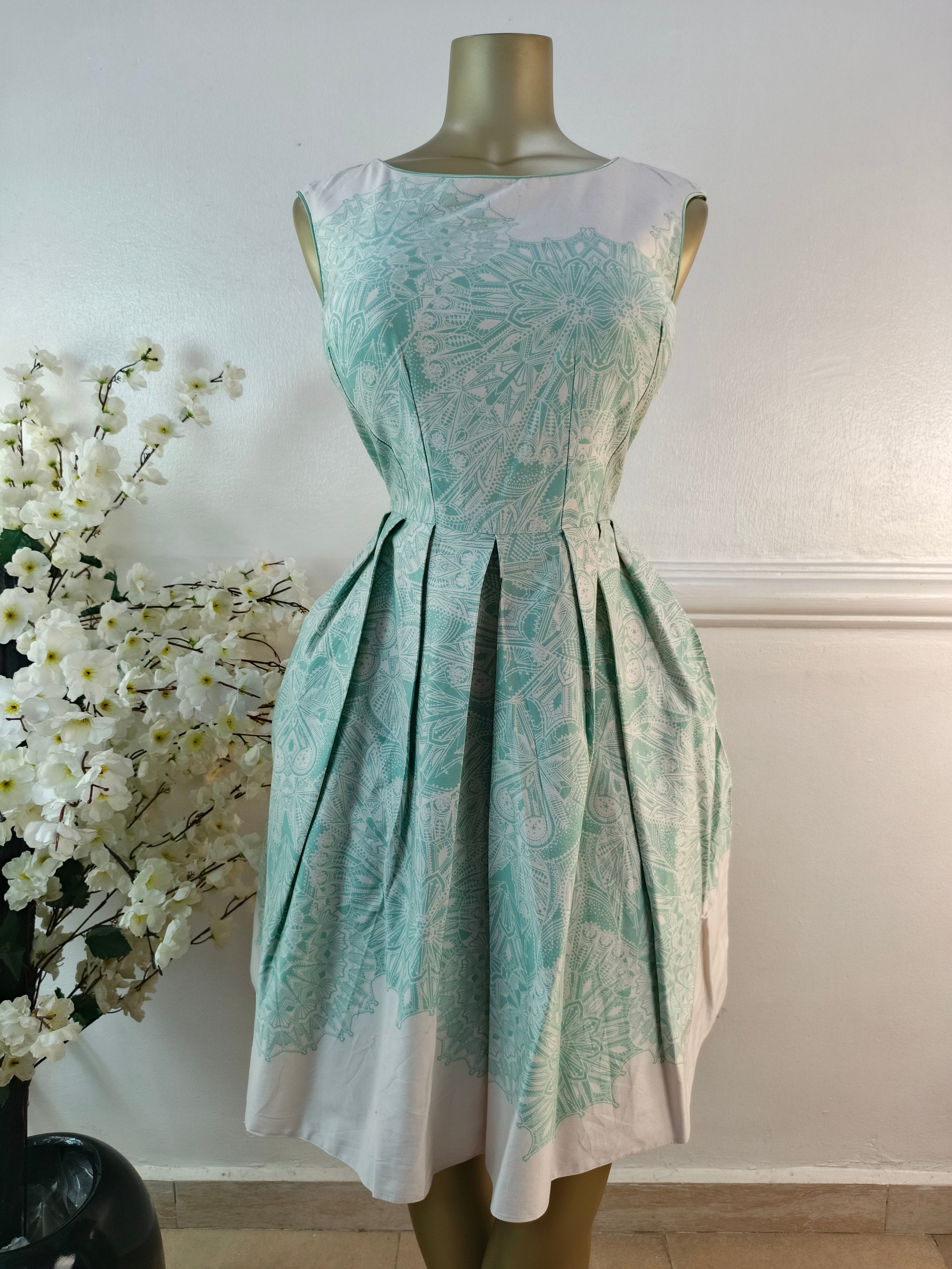 DRESS UK SIZE 8 [LENGTH 38 INCHES]
