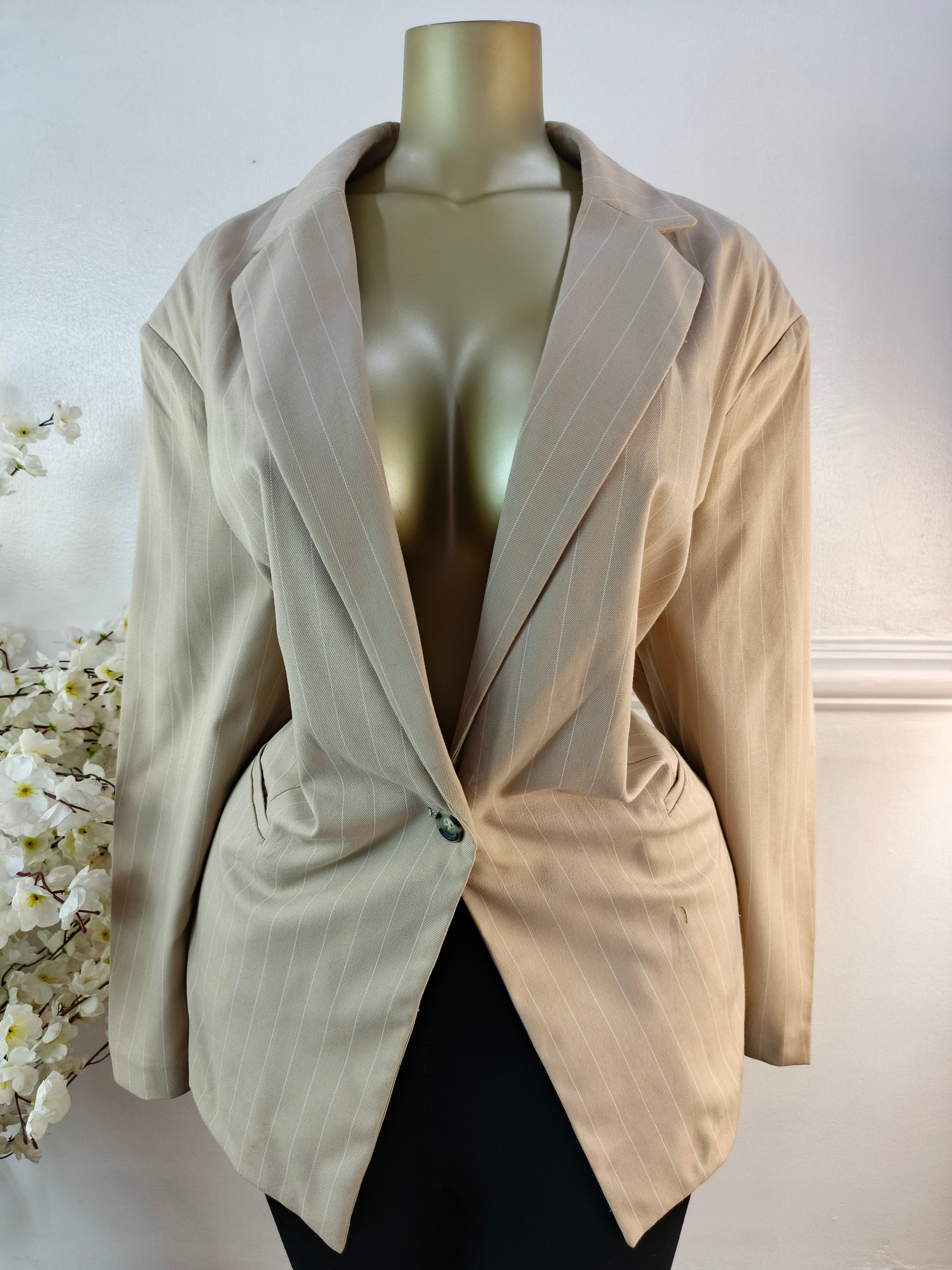 DIVIDED UK SIZE 22 [LENGTH 31 INCHES]