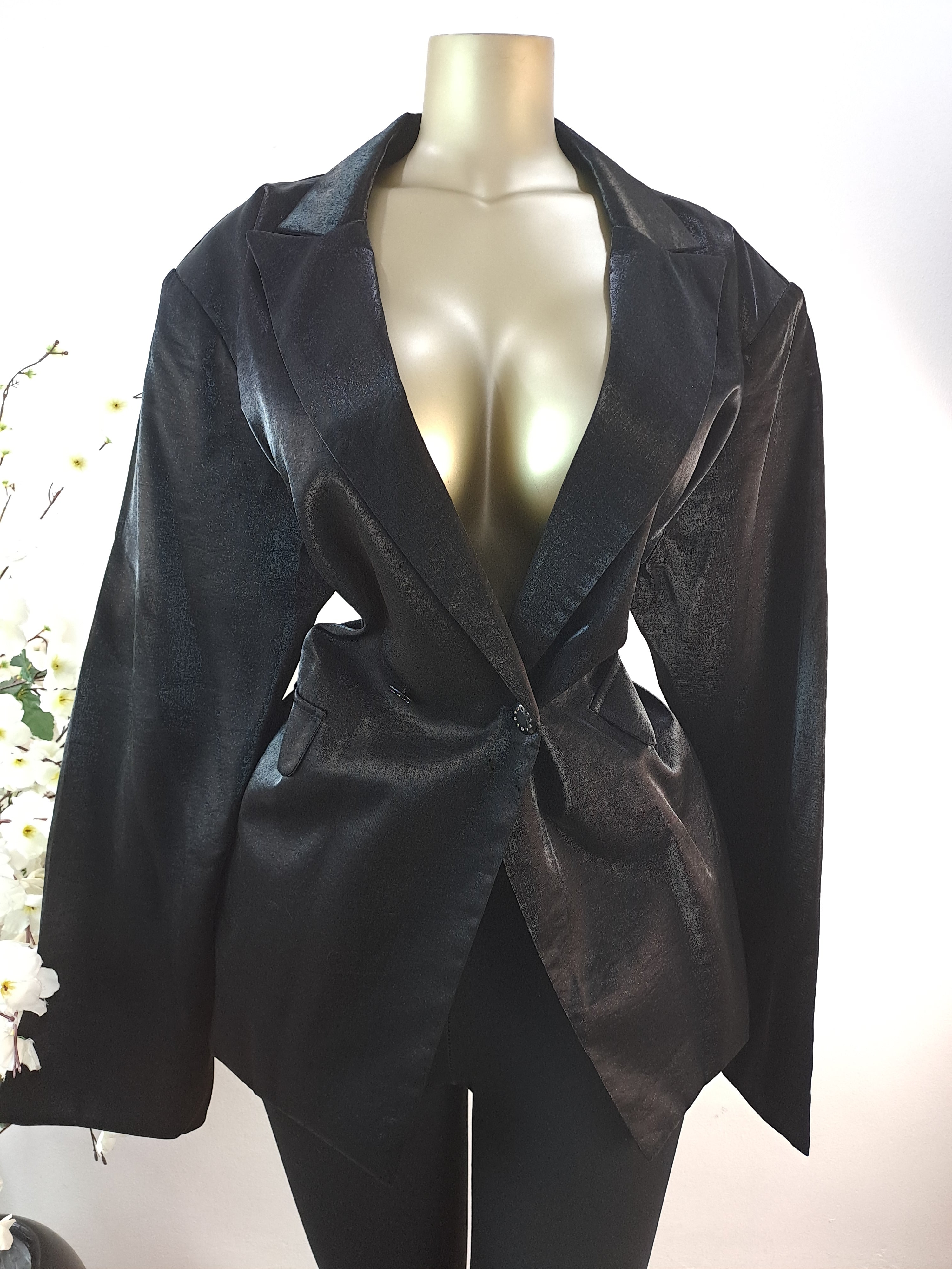 PRETTYLITTLETHING UK SIZE 16 [LENGTH 31 INCHES]