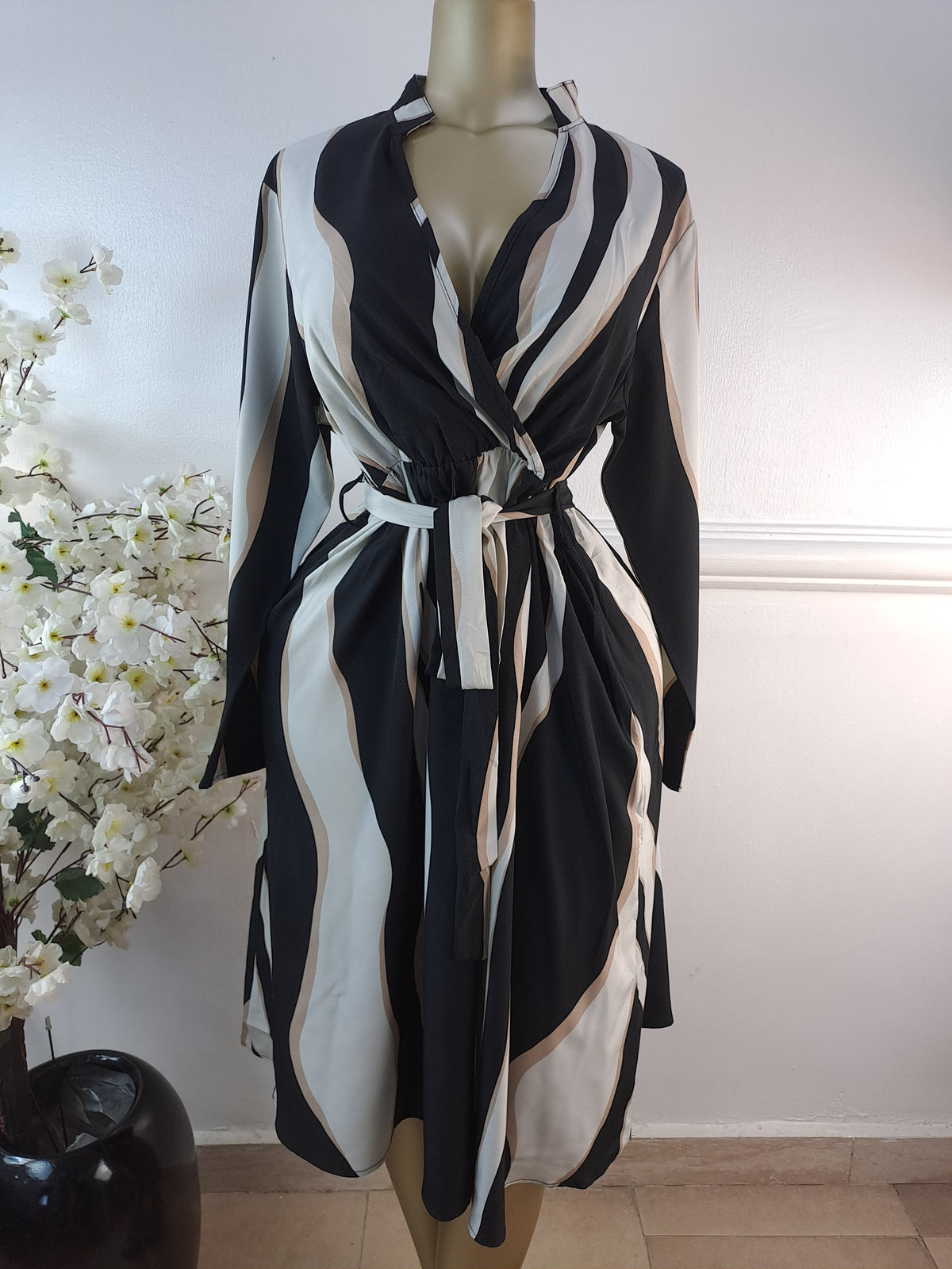 DRESS UK SIZE 12 [LENGTH 43 INCHES]
