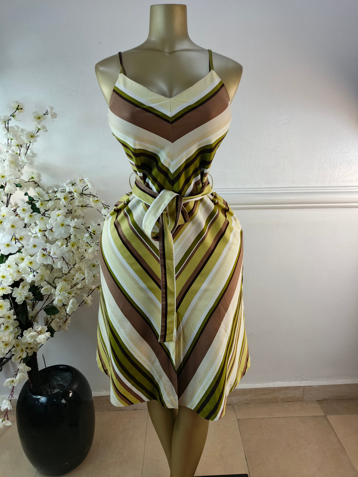 DRESS UK SIZE 6 [LENGTH 37 INCHES]