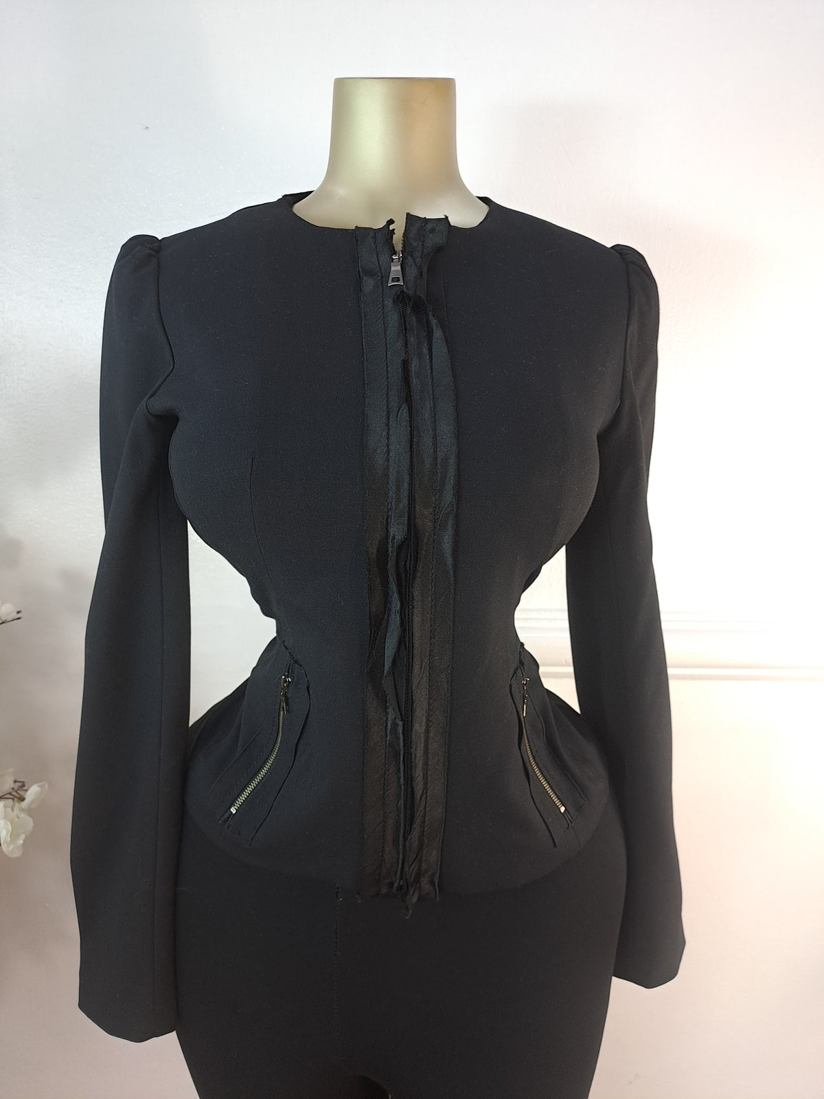 TAHARI UK SIZE 8 [LENGTH 23 INCHES]