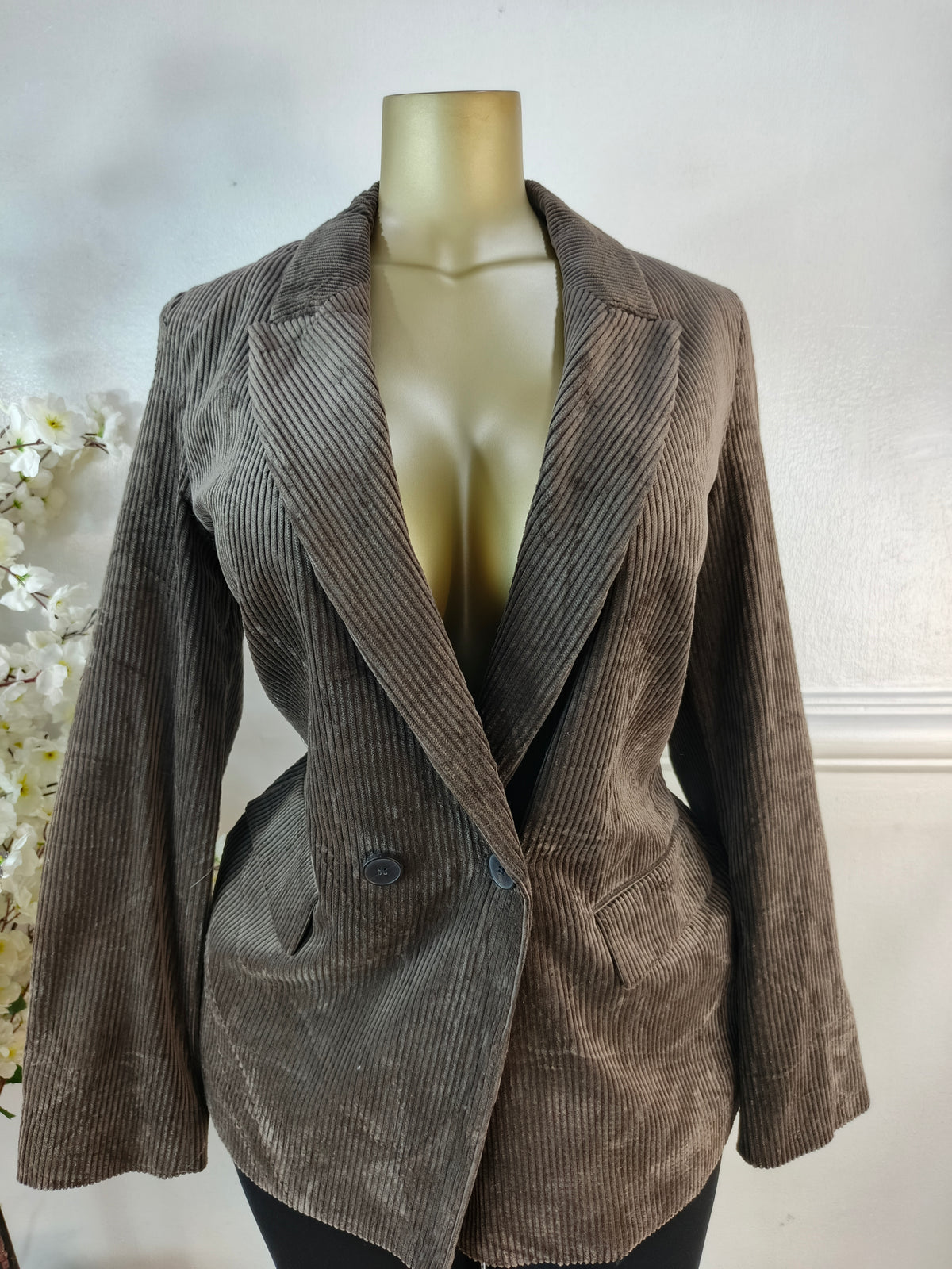 ZARA WOMAN UK SIZE 12 [LENGTH 28 INCHES]
