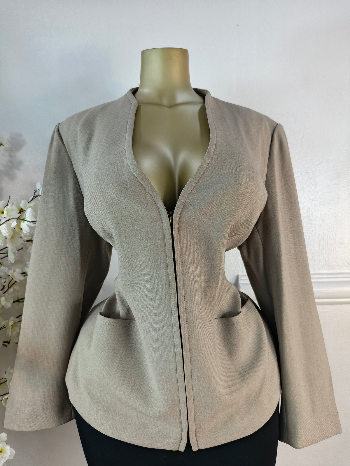 ANN HARVEY UK SIZE 20 [LENGTH 28 INCHES]