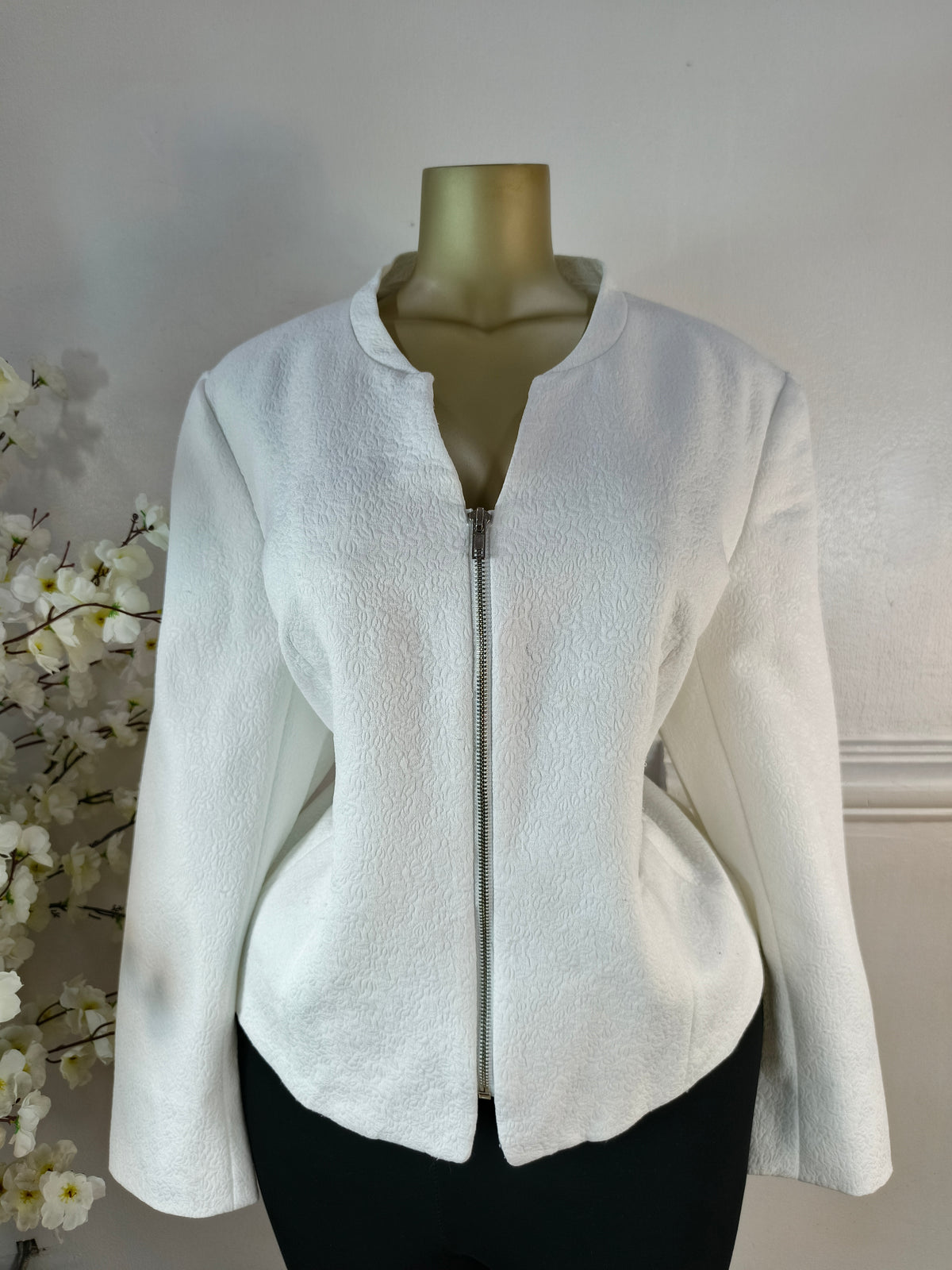 DAVID EMANUEL UK SIZE 22 [LENGTH 24 INCHES]