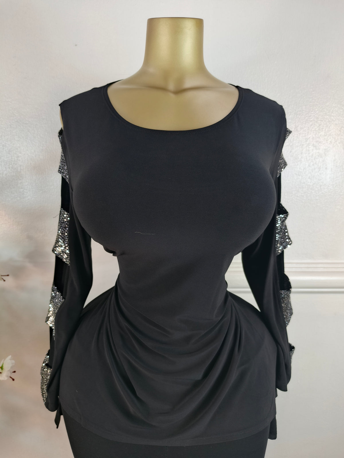 TIA UK SIZE 12