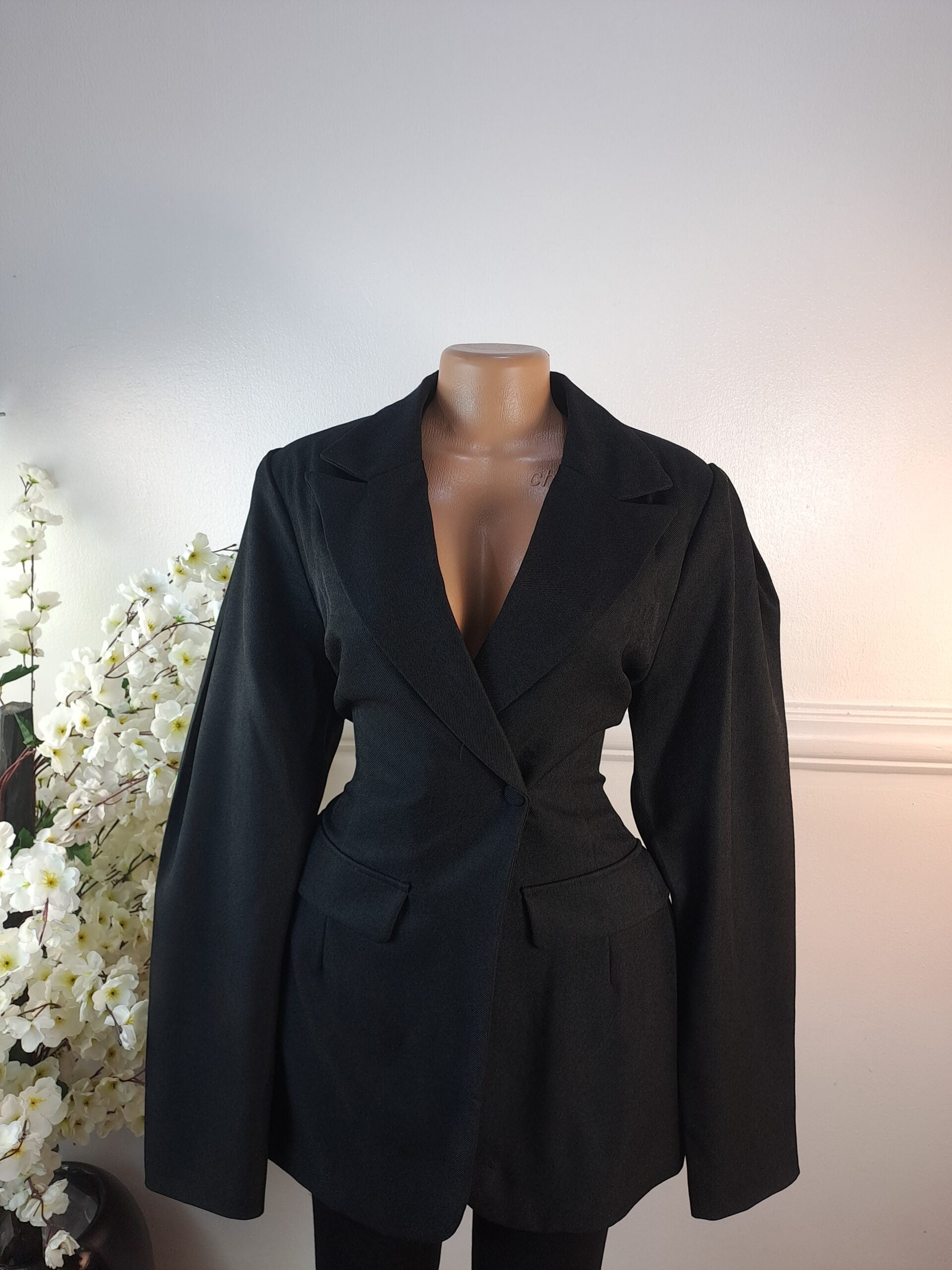 PRETTYLITTLETHING UK SIZE 12 [LENGTH 32 INCHES, BLACK] image 0