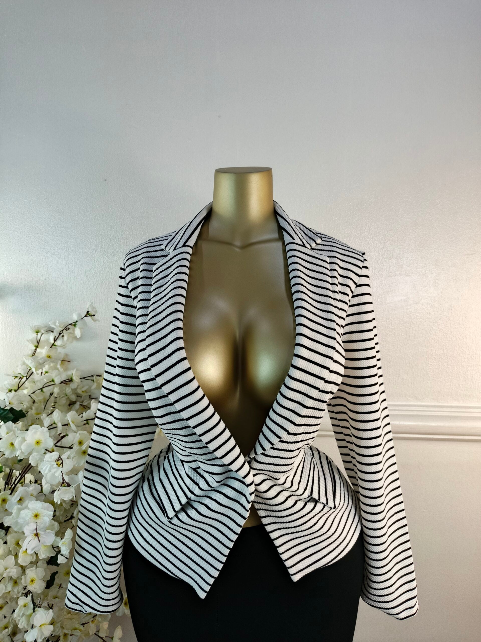 BLAZER UK SIZE 12 [LENGTH 25 INCHES, BLACK &amp; WHITE] image 0