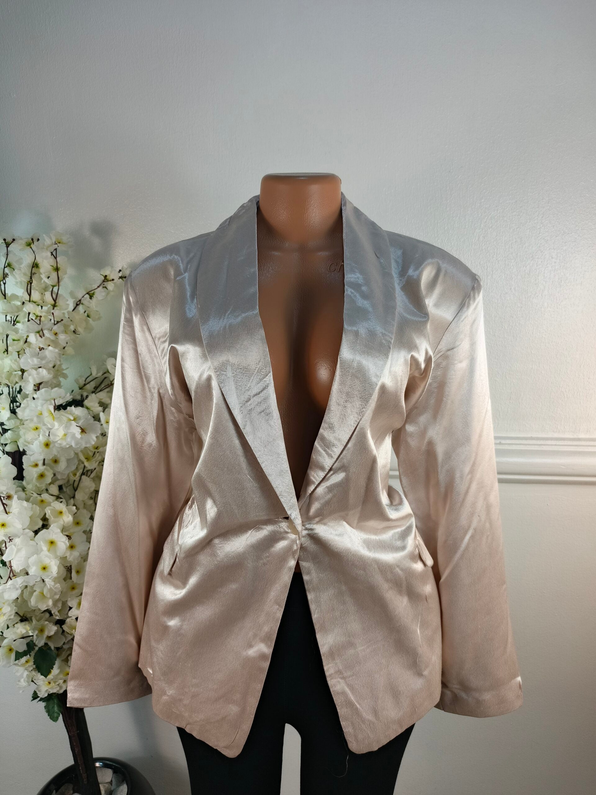 PRIMARK UK SIZE 16 [LENGHT 30 INCHES, CHAMPAIGNE WHITE] image 0