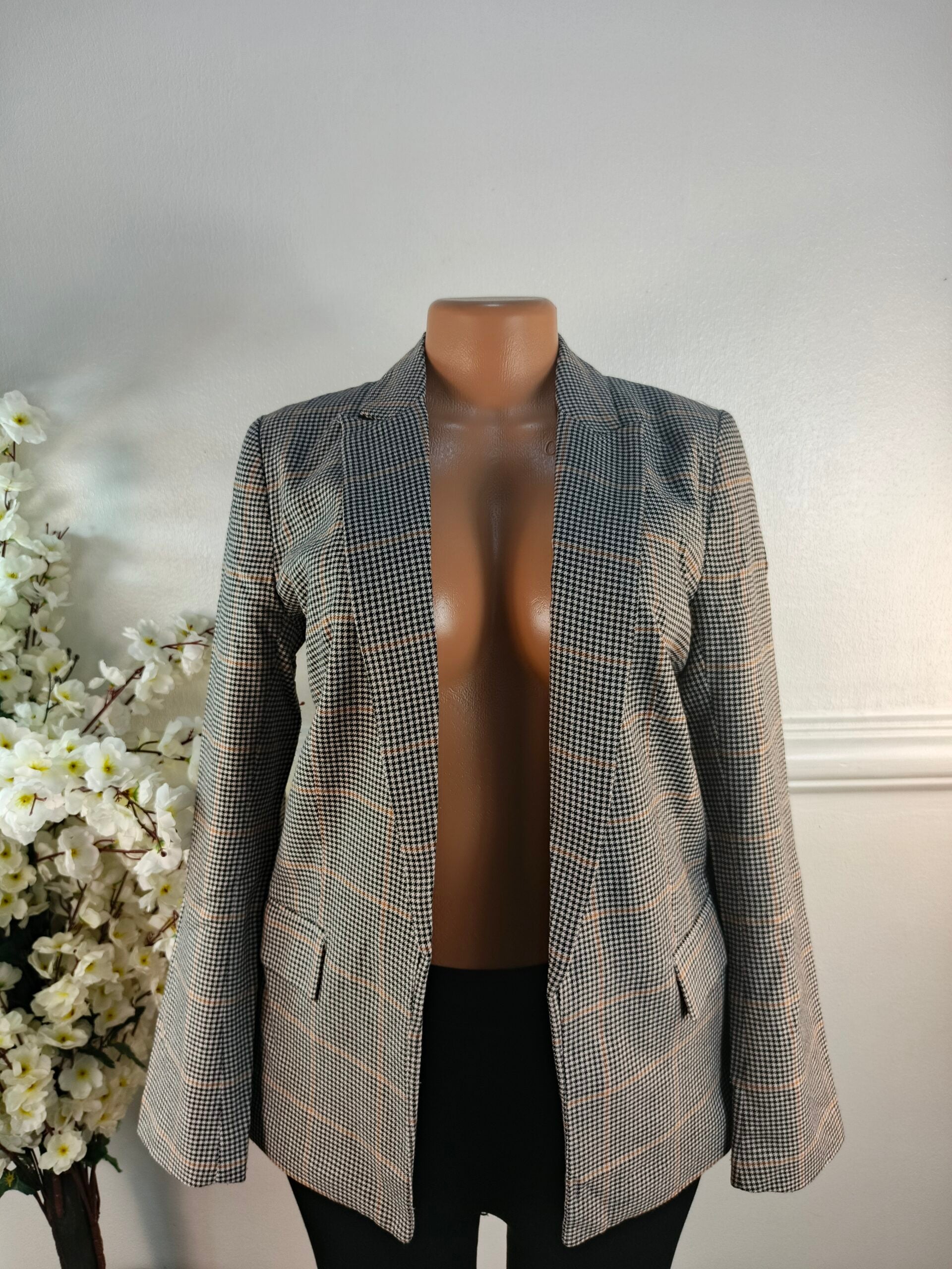 H&amp;M UK SIZE 8 [LENGHT 27 INCHES, TWID] image 0
