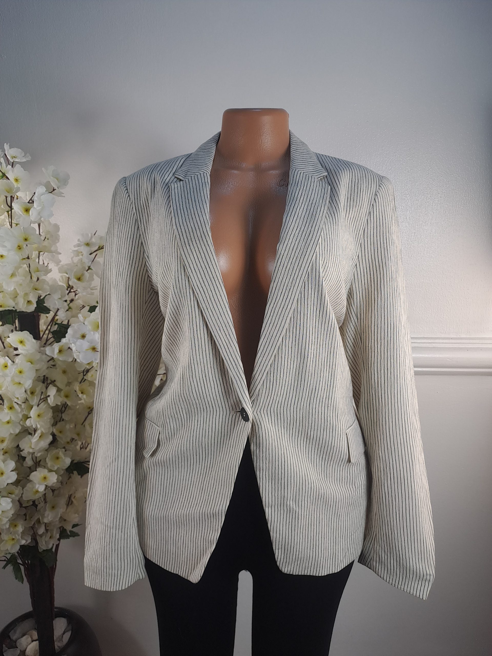 H&M UK SIZE 14 [LENGHT 28 INCHES] image 0