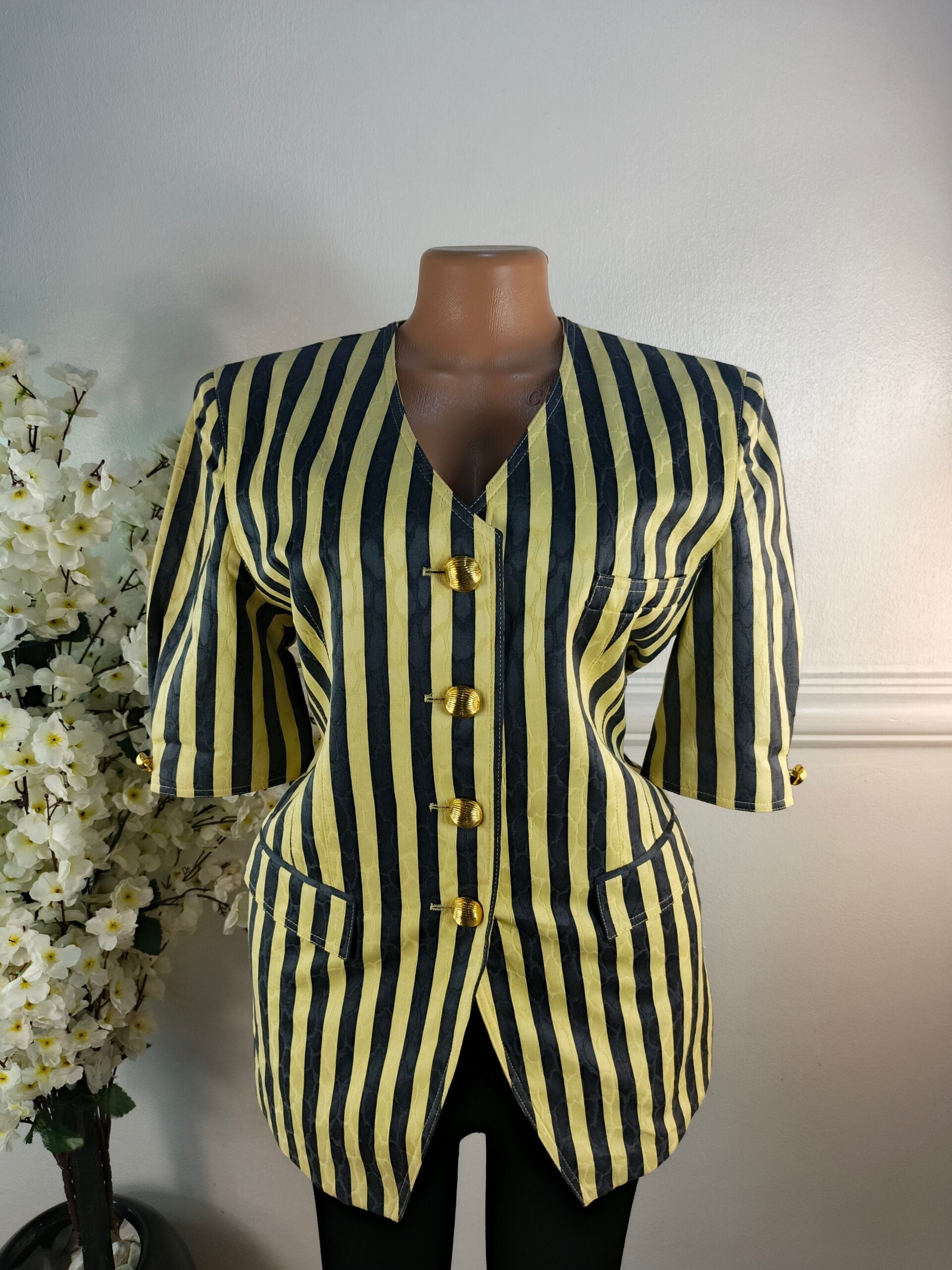 BLAZER UK SIZE 12 [LENGTH 32 INCHES] image 0