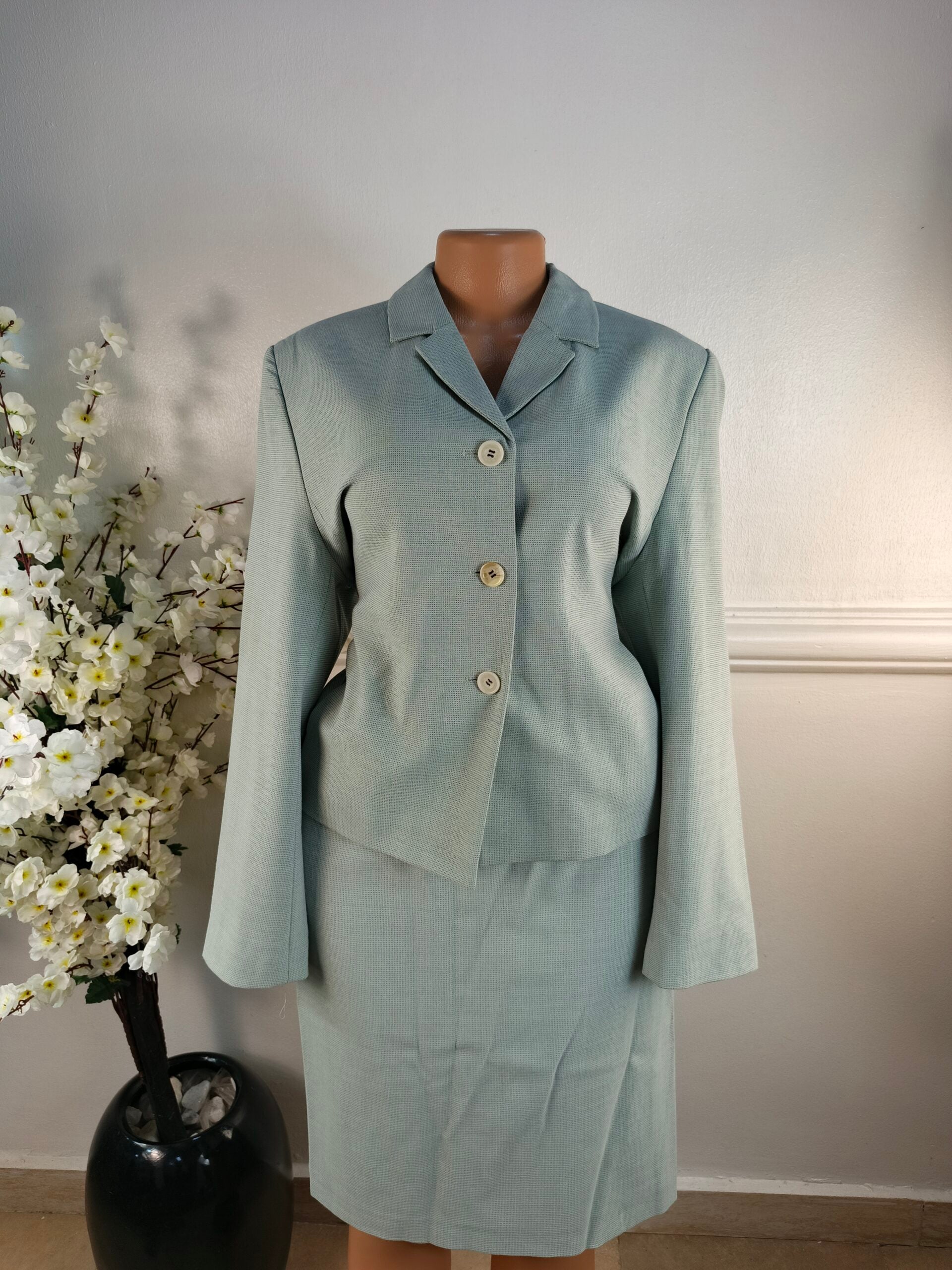 MARK &amp; SPENCER UK SIZE 12 [LENGHT 24 INCHES, TWO PIECE] image 0