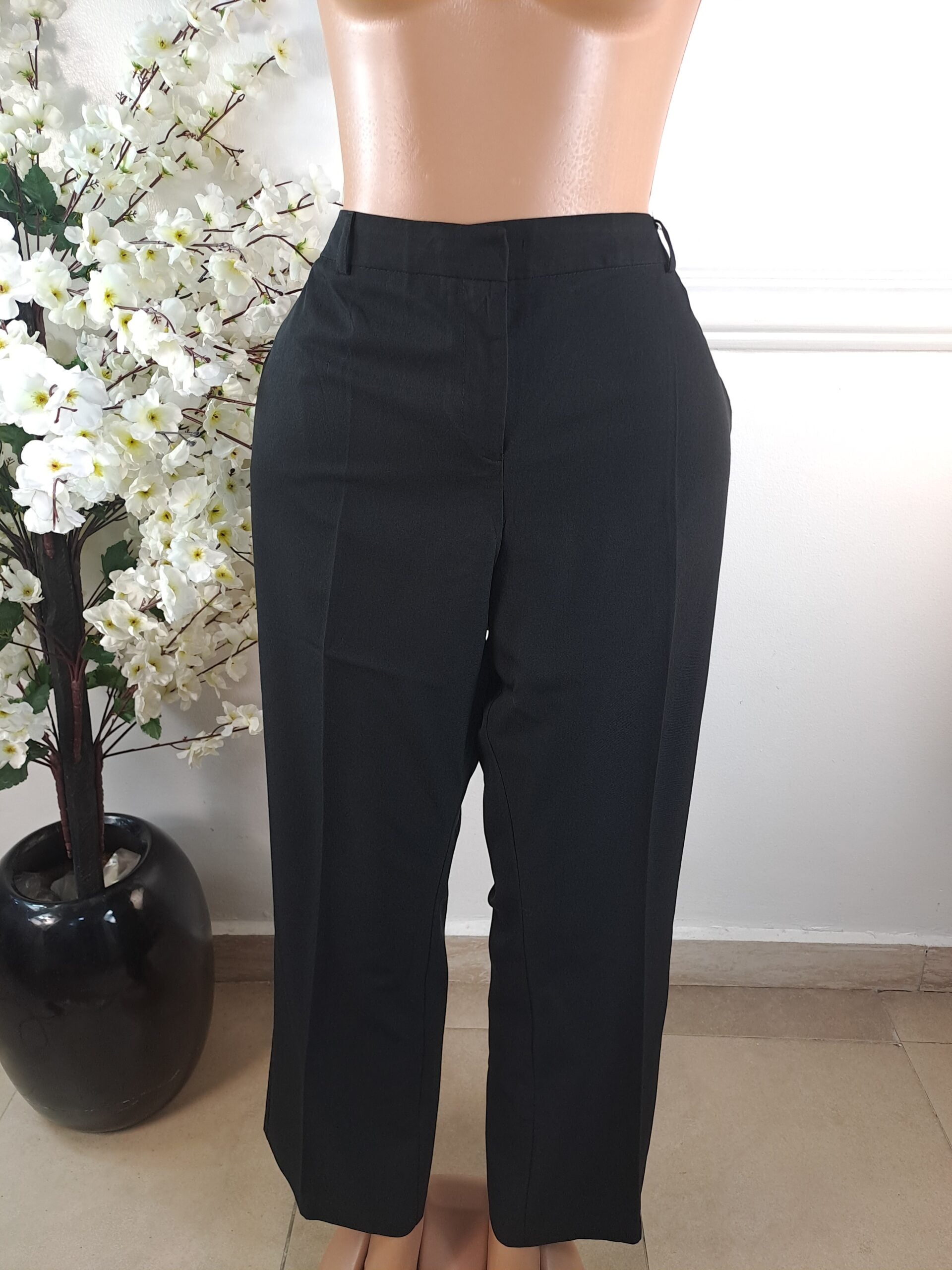 NUTMEG WOMAN UK SIZE 20 [LENGTH 40 INCHES, BLACK] image 0