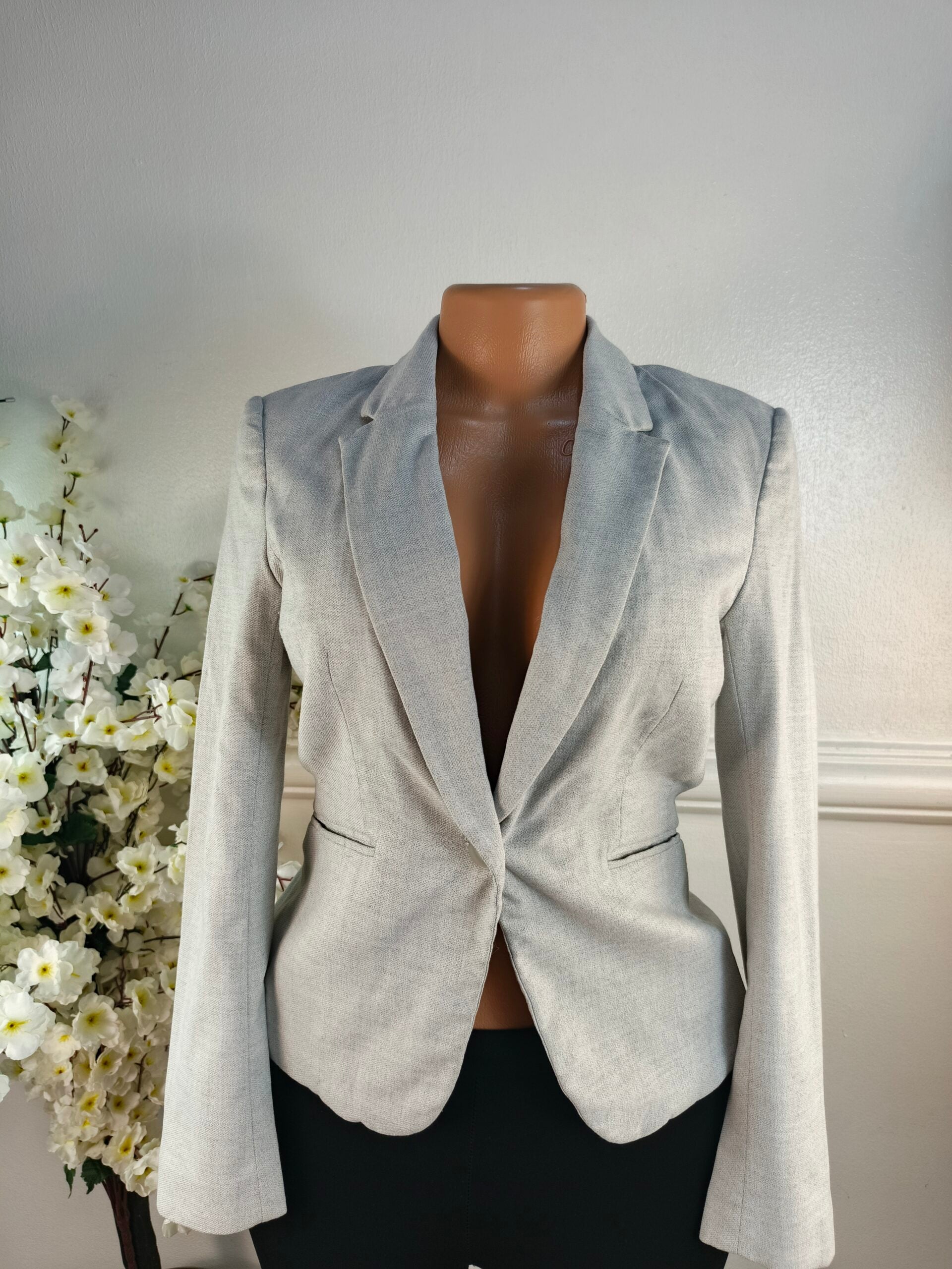 H&amp;M UK SIZE 6 [LENGHT 23 INCHES] image 0
