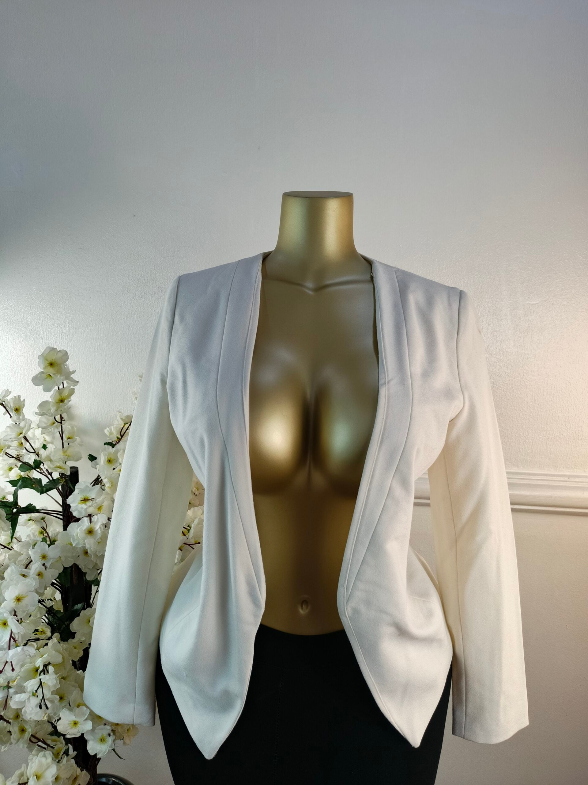 BLAZER UK SIZE 12 [LENGTH 25 INCHES, WHITE] image 0