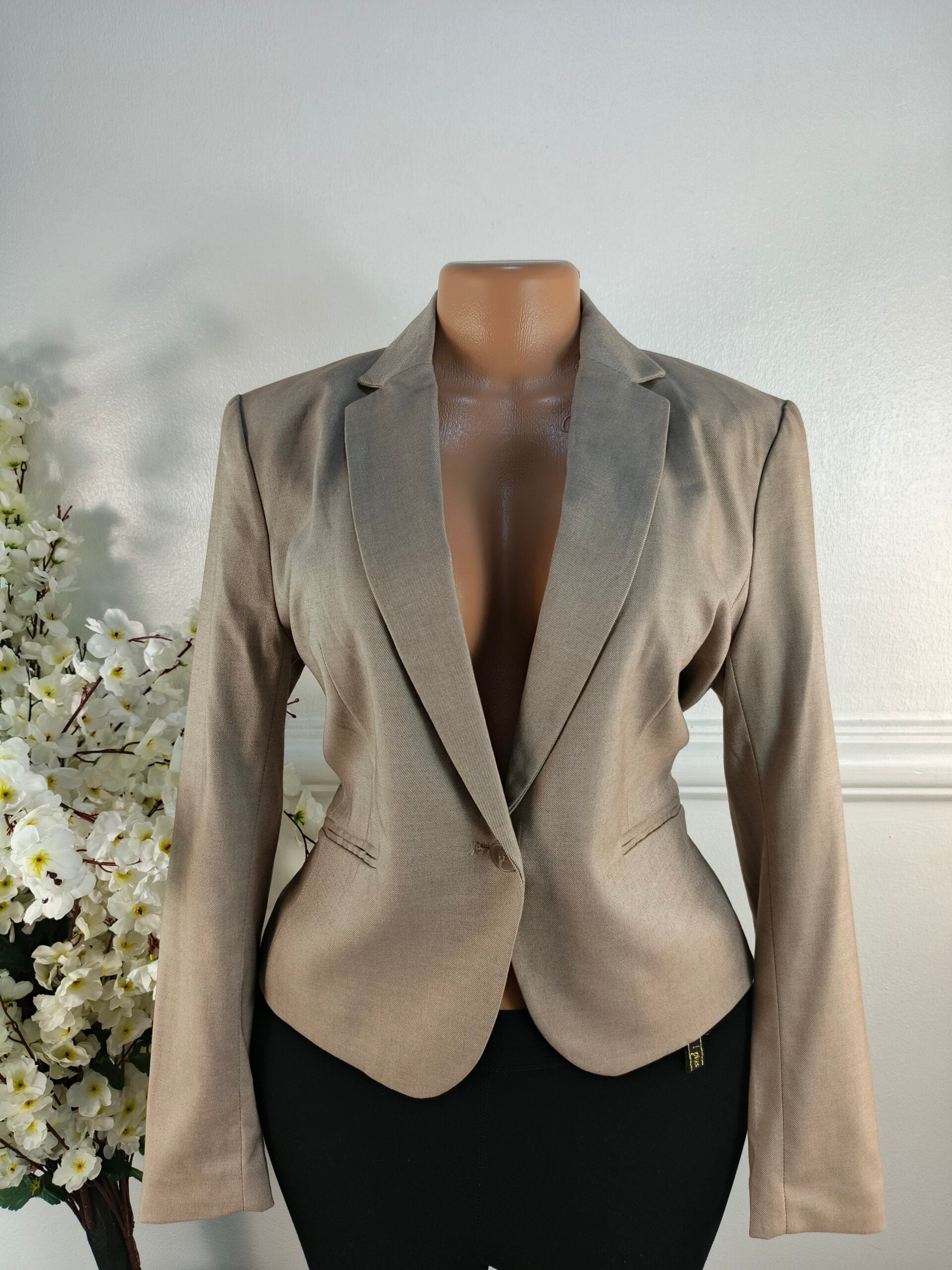 H&amp;M UK SIZE 12 [LENGHT 22 INCHES, GRAY] image 0